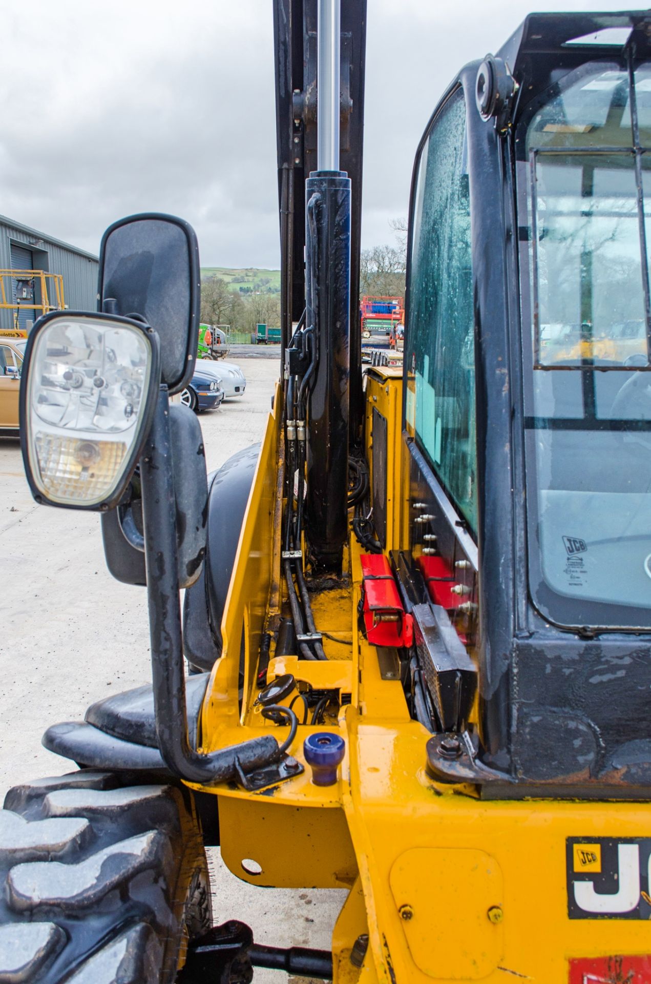 JCB 527-55 5.5 metre telescopic handler Year: 2014 S/N: 1419848 Recorded Hours: 2727 A643446 - Image 12 of 23