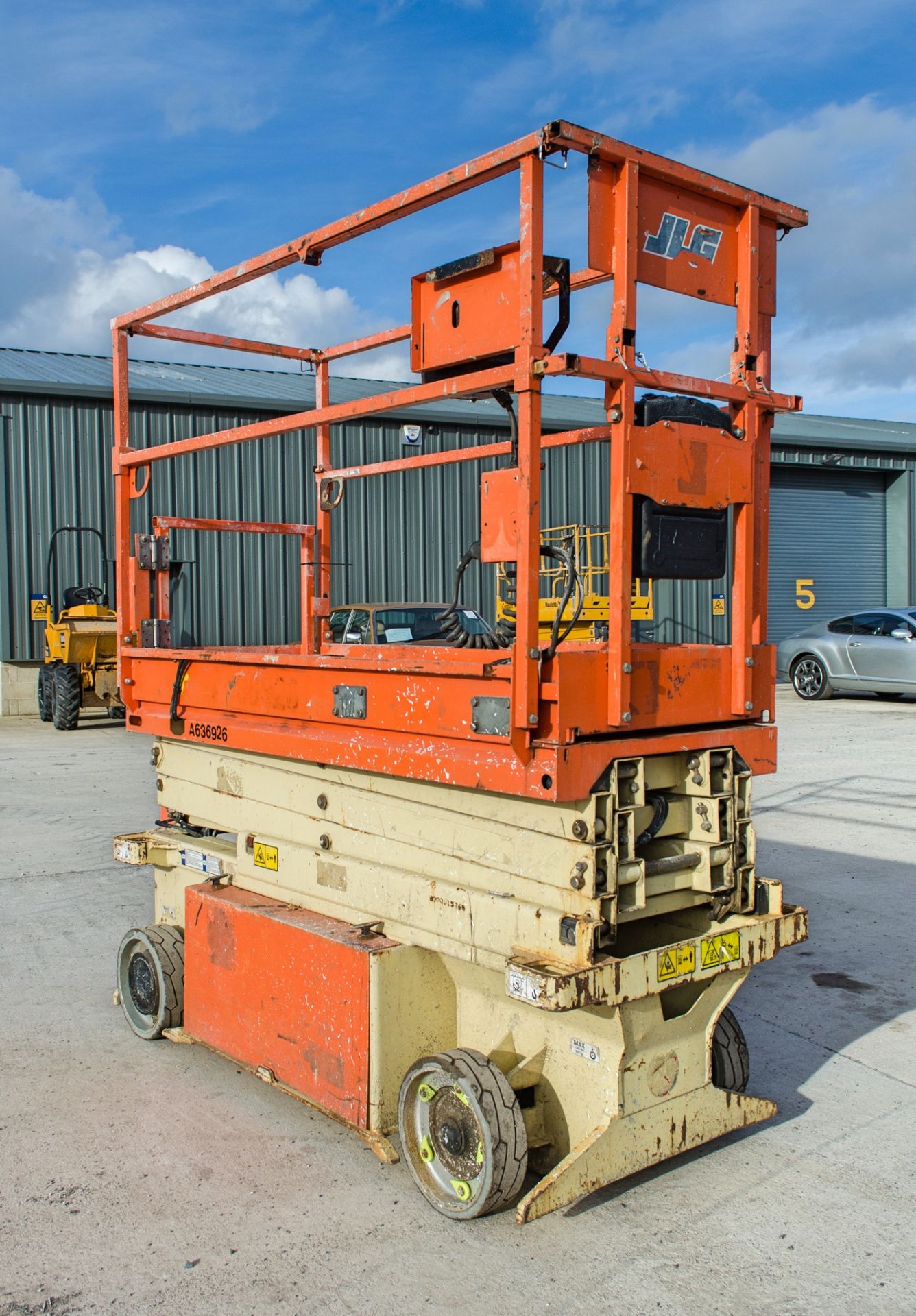 JLG 6RS battery electric scissor lift access platform Year: 2014 S/N: 15765 Recorded Hours: 228 - Image 4 of 11
