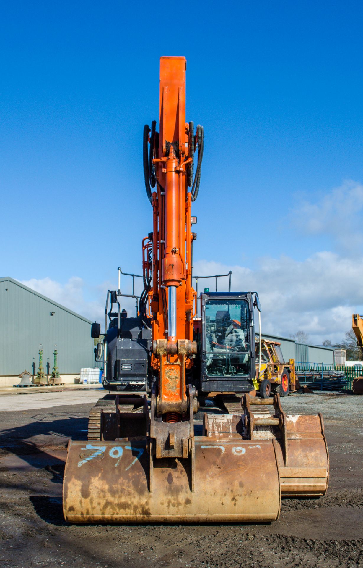 Hitachi ZX225 US-LC 26 tonne steel tracked excavator Year: 2019 S/N: 00503076 Recorded Hours: 5576 - Image 5 of 27