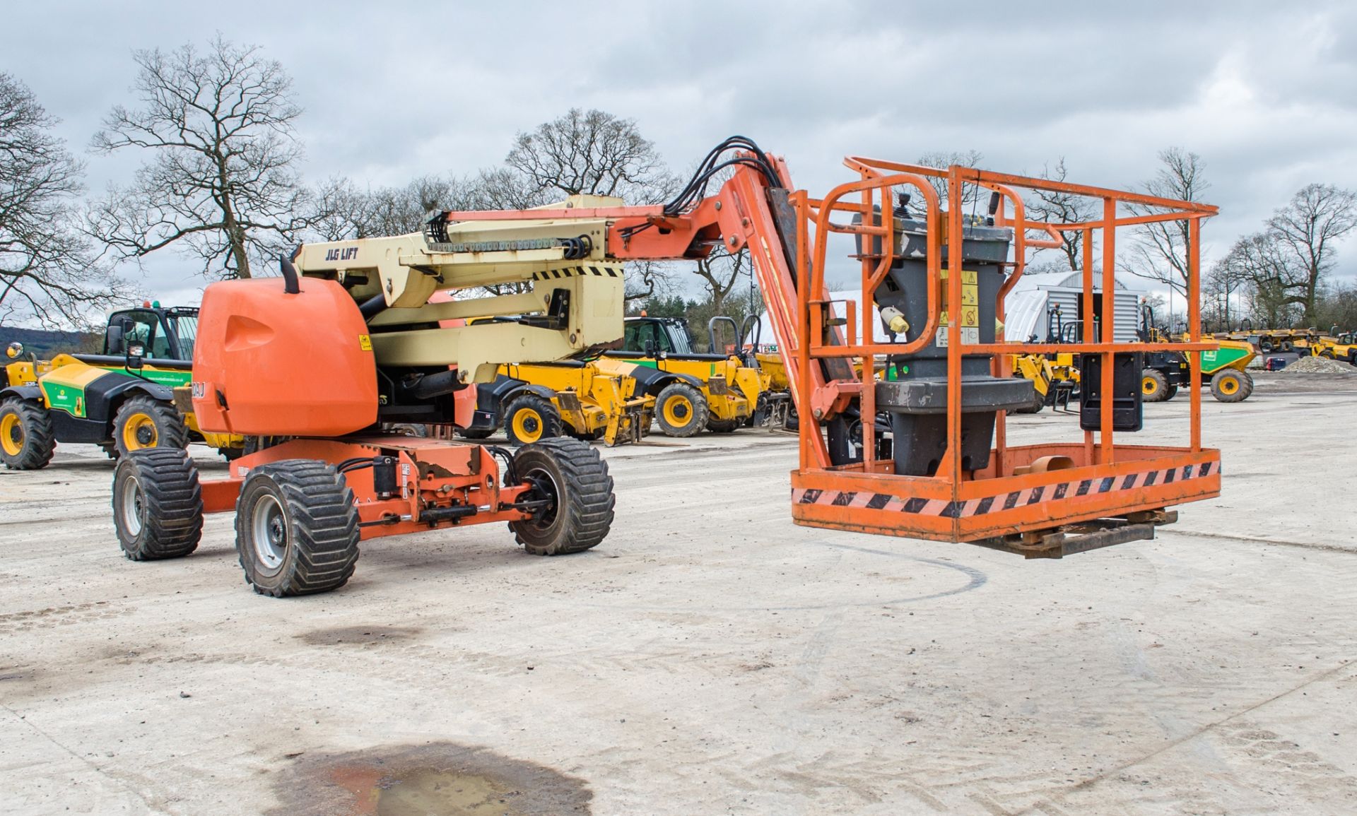 JLG 510AJ diesel driven articulated boom access platform Year: 2015 S/N: E300002191 Recorded - Image 2 of 18