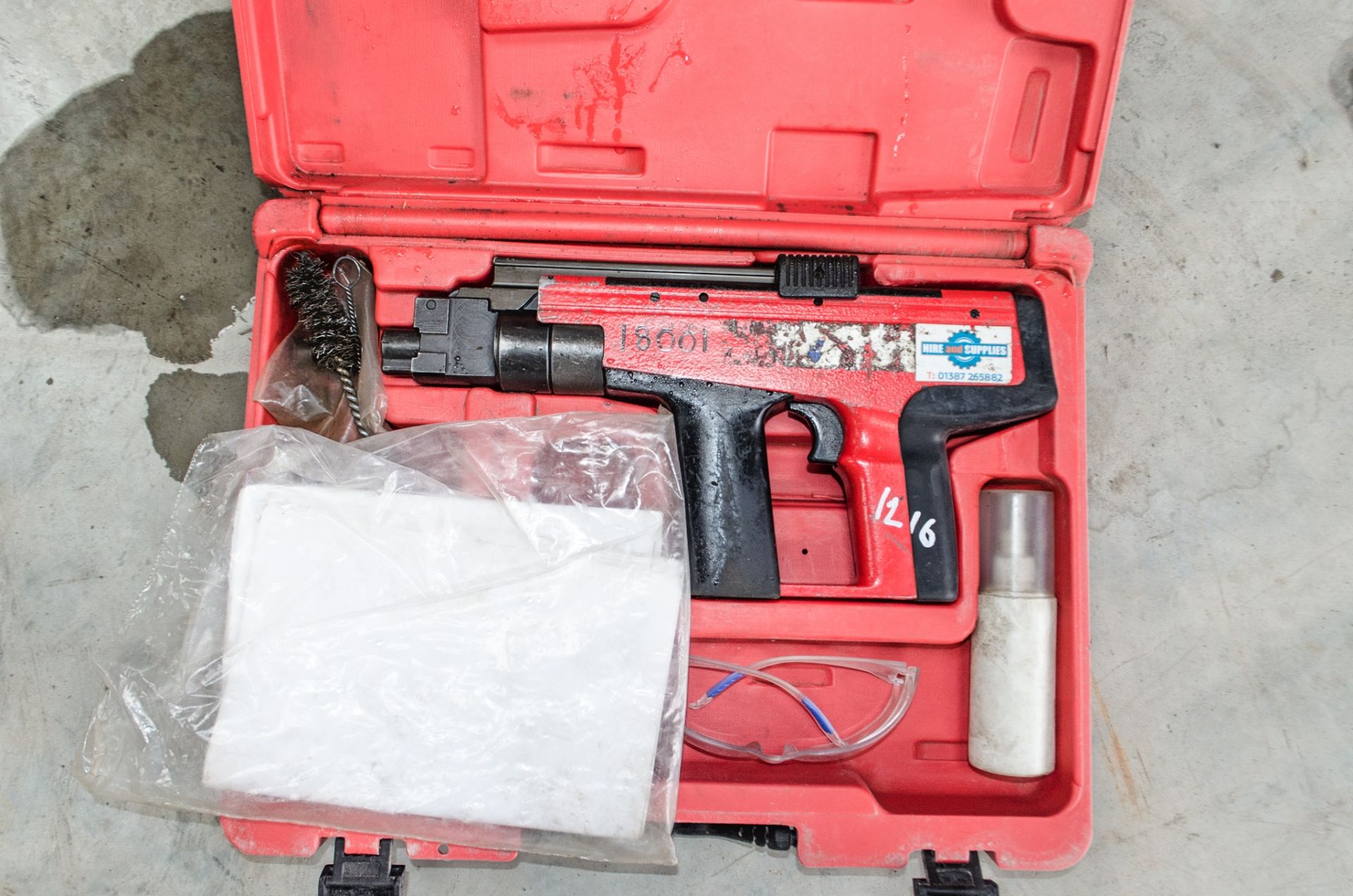 Nail gun c/w carry case 18001