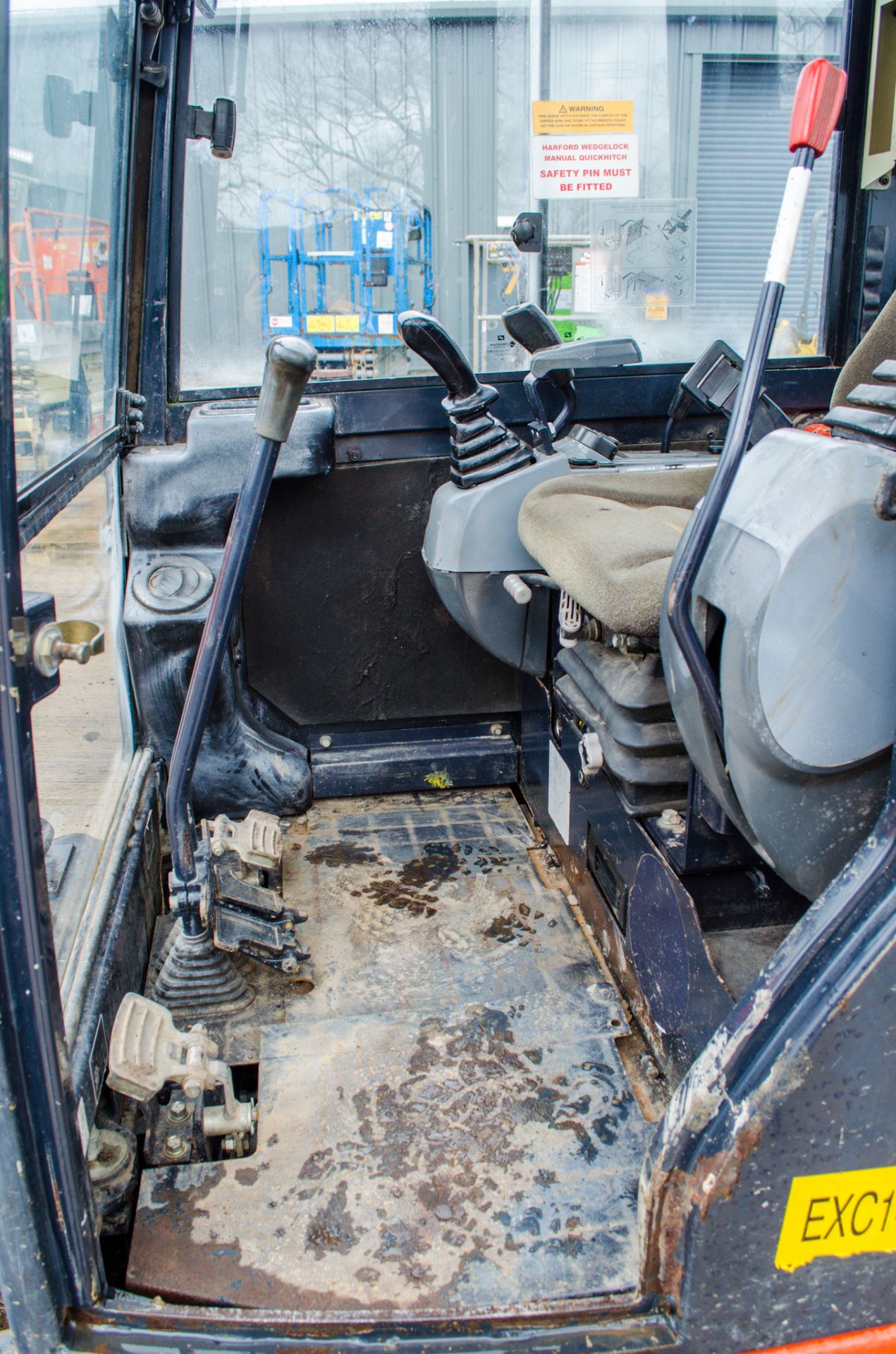 Kubota KX61-3 2.6 tonne rubber tracked mini excavator Year: 2015 S/N: 81652 Recorded Hours: 3094 - Image 17 of 20