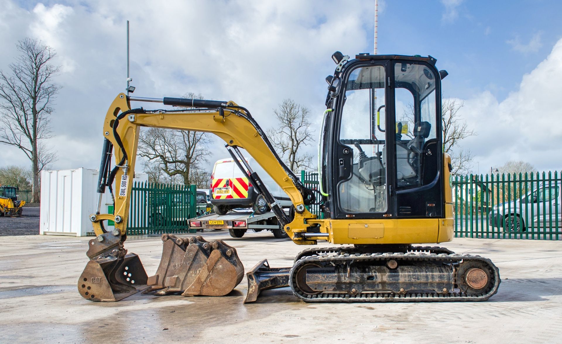 Caterpillar 302.7D CR 2.7 tonne rubber tracked mini excavator Year: 2018 S/N: LJL05347 Recorded - Image 7 of 21