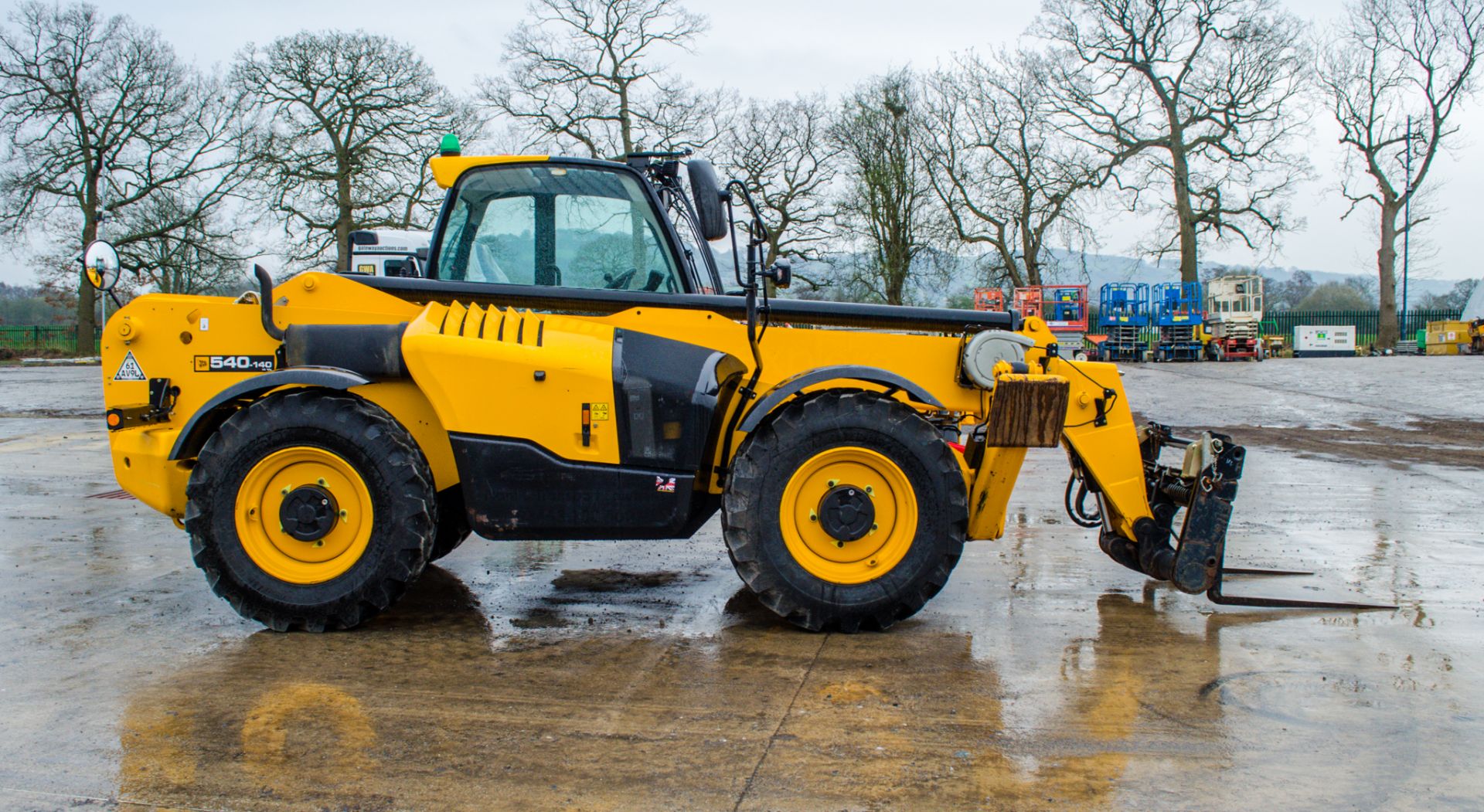 JCB 540-140 Hi-Viz 14 metre telescopic handler Year: 2019 S/N: 2785689 Recorded Hours: 562 c/w multi - Image 7 of 25