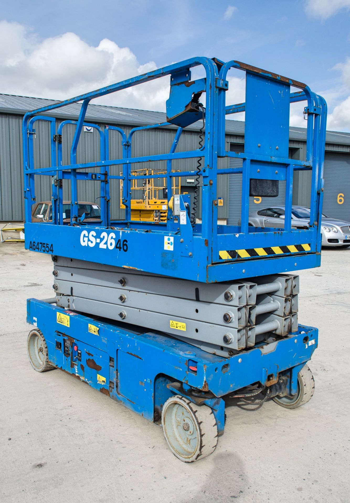 Genie GS2646 battery electric scissor lift access platform Year: 2014 S/N: 14090 Recorded Hours: 165 - Image 4 of 9