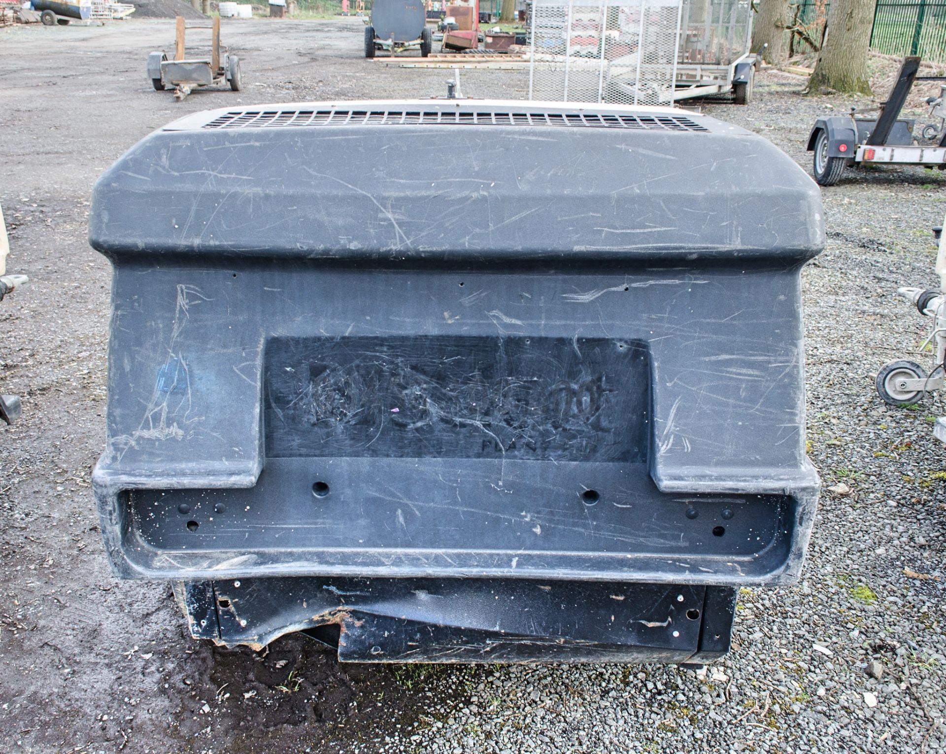 Doosan 7/41 diesel driven fast tow mobile air compressor Year: 2011 S/N: 430862 Recorded Hours: 1011 - Image 4 of 7