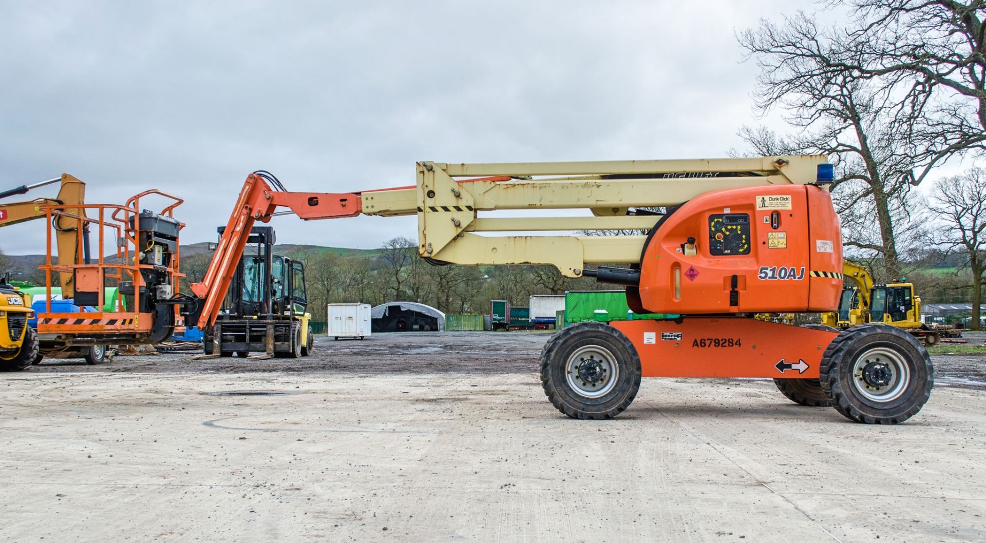 JLG 510AJ diesel driven articulated boom access platform Year: 2015 S/N: E300002191 Recorded - Image 7 of 18