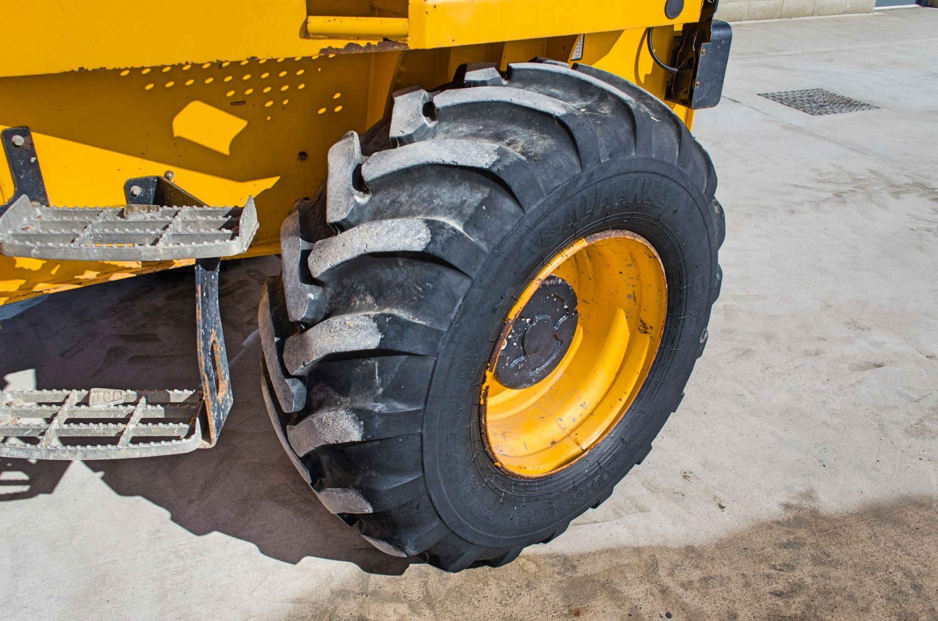 JCB 9T-1 9 tonne straight skip dumper Year: 2018 S/N: 2561381 Recorded Hours: 1216 c/w rear camera - Image 14 of 23