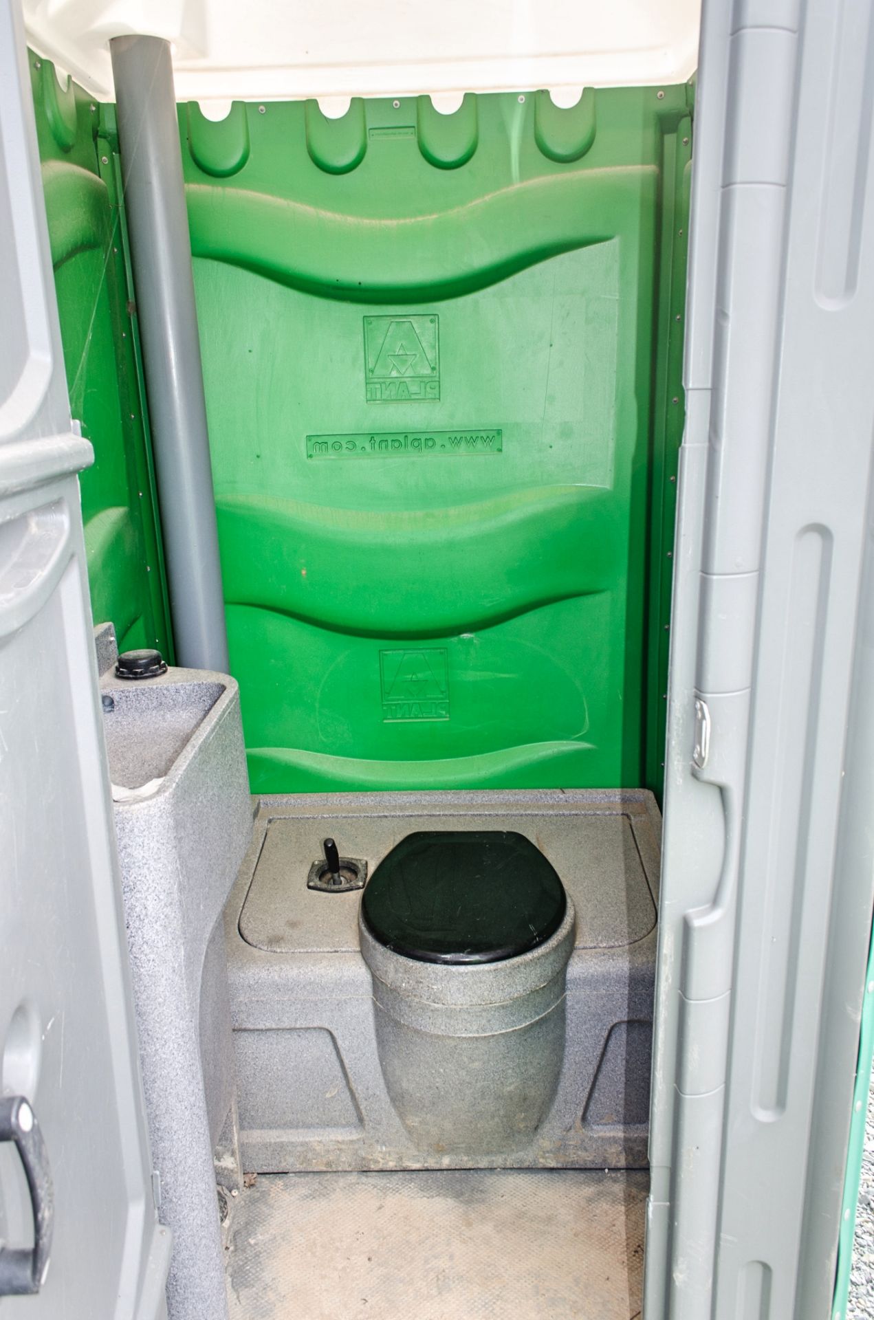 Plastic portable toilet unit A584206 - Image 3 of 3