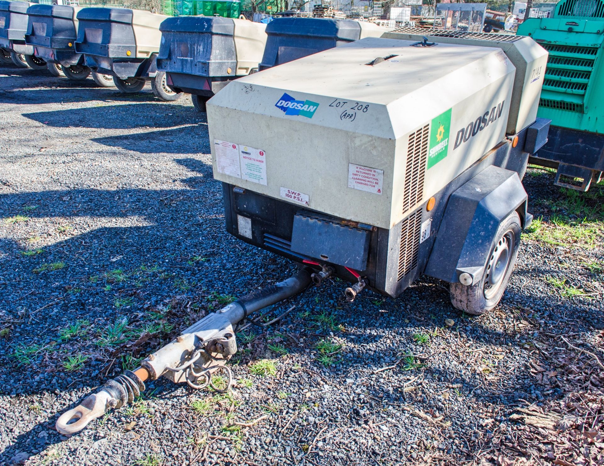 Doosan 7/41 diesel driven fast tow mobile air compressor Year: 2015 S/N: 433850 Recorded Hours: