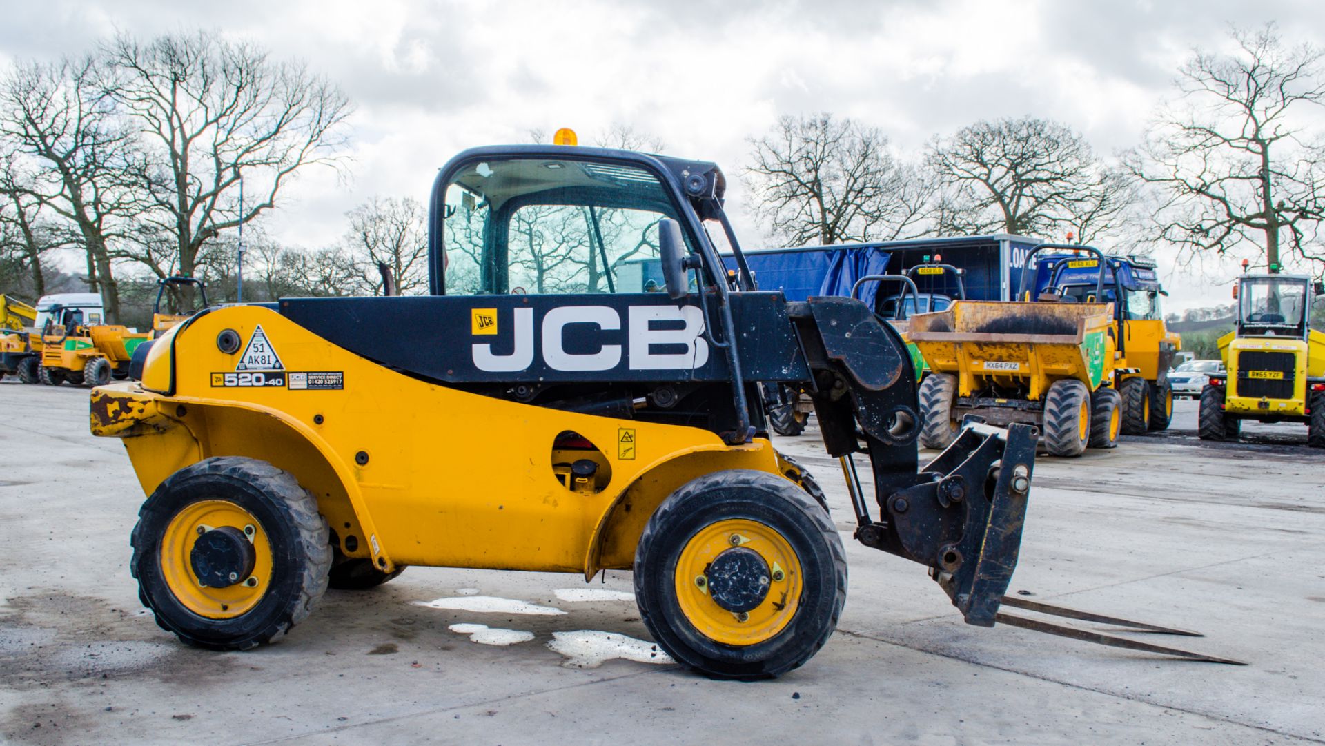 JCB 520-40 4 metre telescopic handler Year: 2014 S/N: 2314276 Recorded Hours: 2516 A638517 - Image 8 of 19