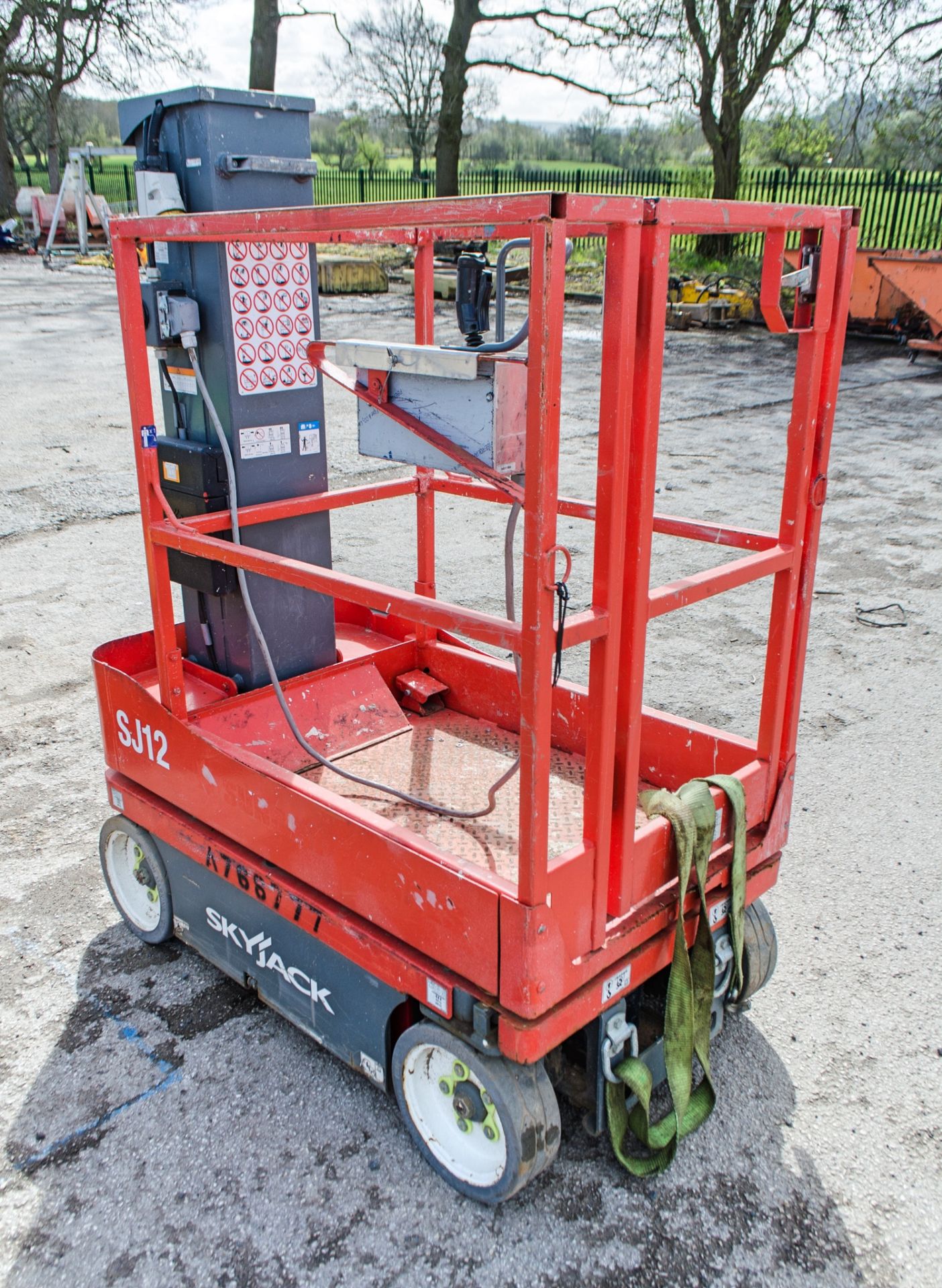 Skyjack SJ12 battery electric personnel lift Year: 2016 S/N: 14008349 A768777 - Image 2 of 6