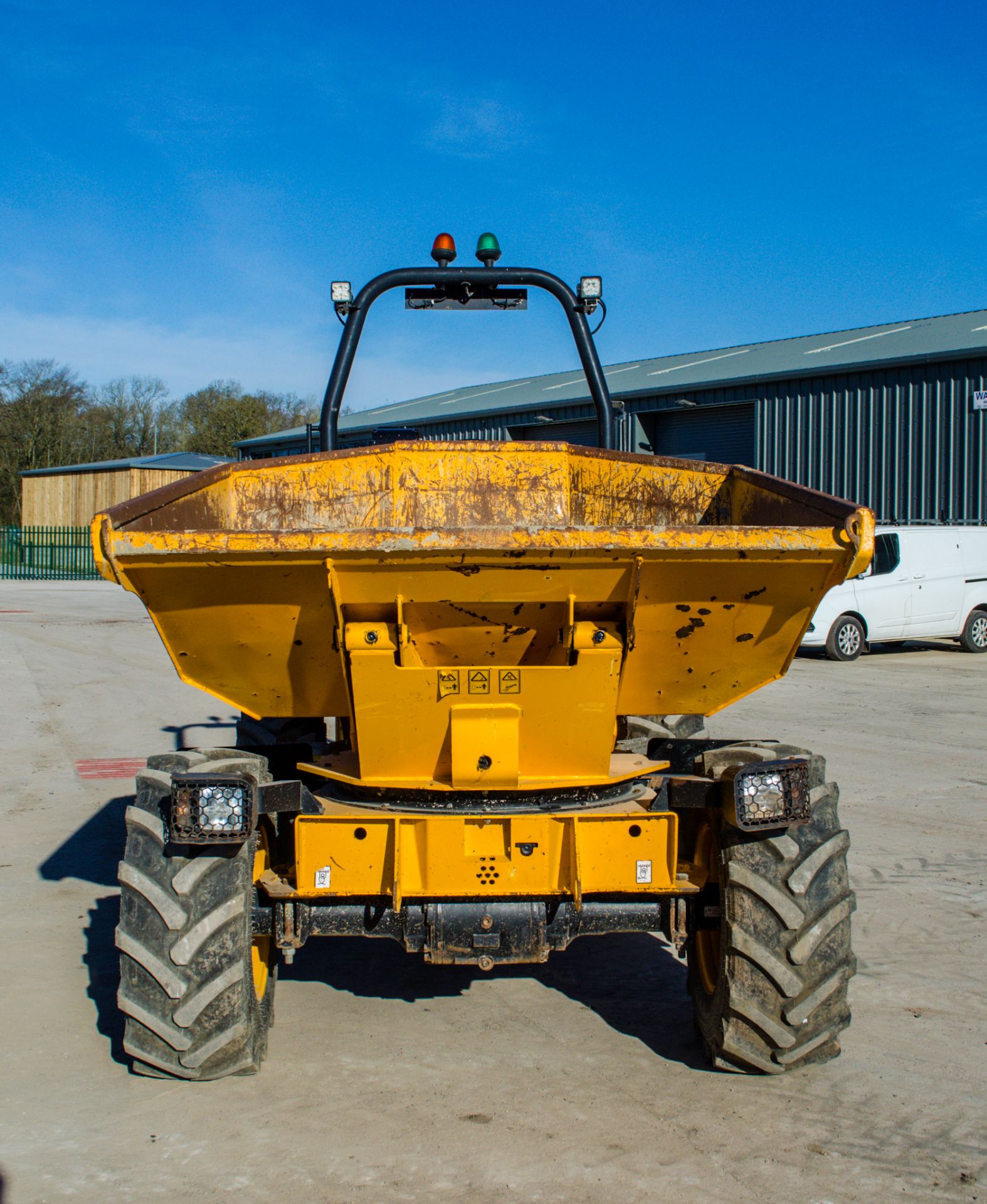 JCB 6T  6 tonne swivel skip dumper Year: 2019 S/N: 2915258 Recorded Hours: 1102 c/w V5 SD554 - Image 5 of 21