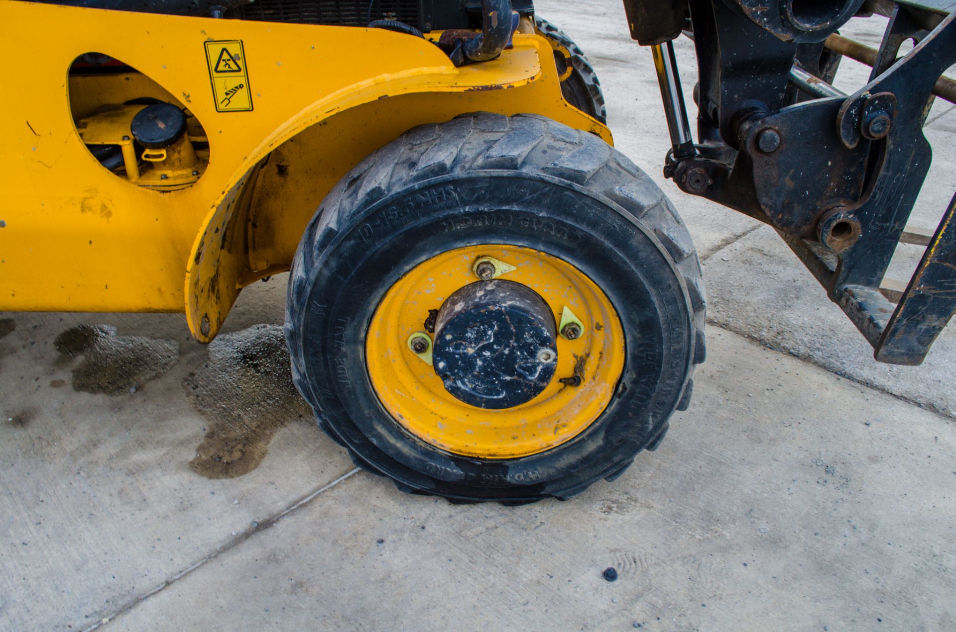 JCB 520-40 4 metre telescopic handler Year: 2014 S/N: 2314276 Recorded Hours: 2516 A638517 - Image 12 of 19