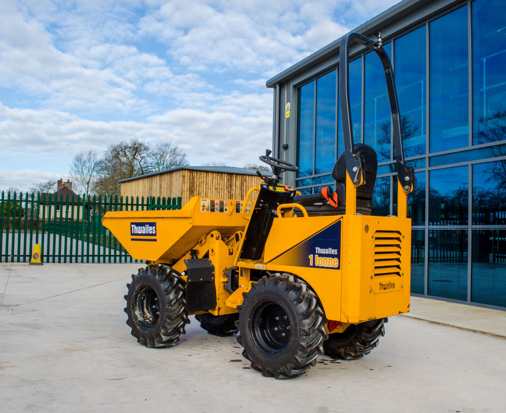 Thwaites 1 tonne hi-tip dumper Year: 2019 S/N: 7E7541 Recorded Hours: 317 - Image 3 of 22