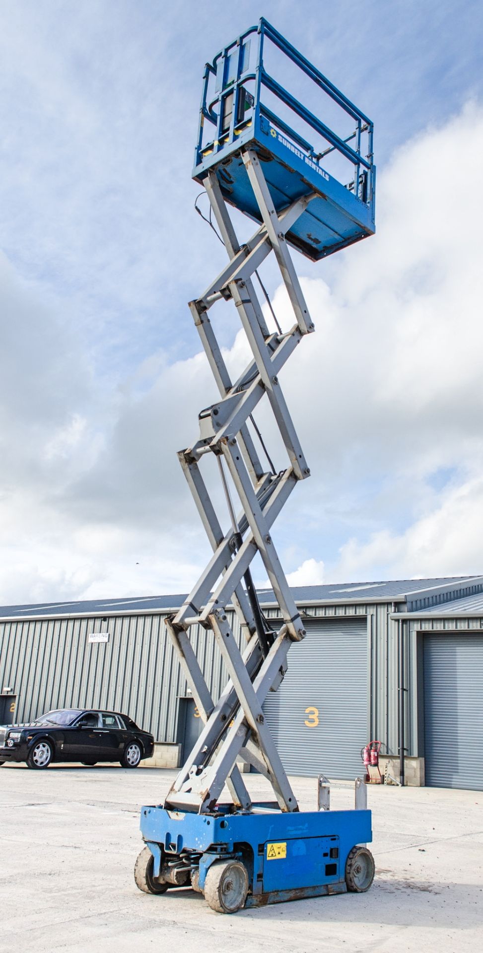Genie GS1930 battery electric scissor lift access platform Year: 2015 S/N: 143456 Recorded Hours: - Image 5 of 10