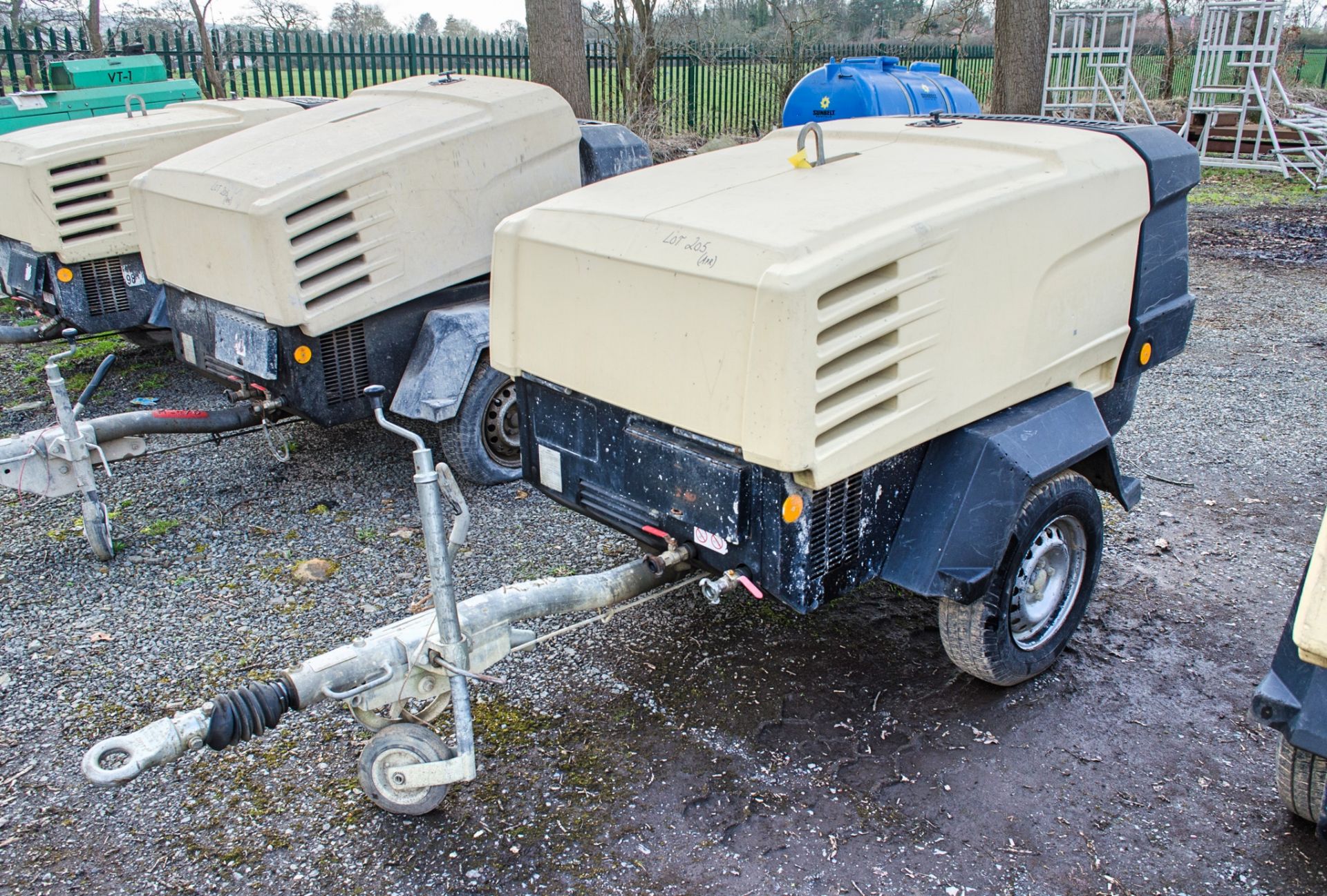 Doosan 7/41 diesel driven fast tow mobile air compressor Year: 2011 S/N: 430862 Recorded Hours: 1011