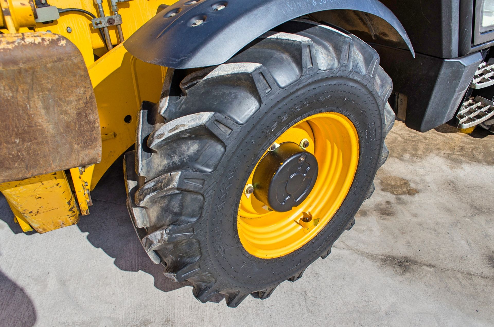 JCB 535-125 Hi-Viz 12.5 metre telescopic handler Year: 2014 S/N: 2340638 Recorded Hours: 4394 c/w - Image 14 of 25