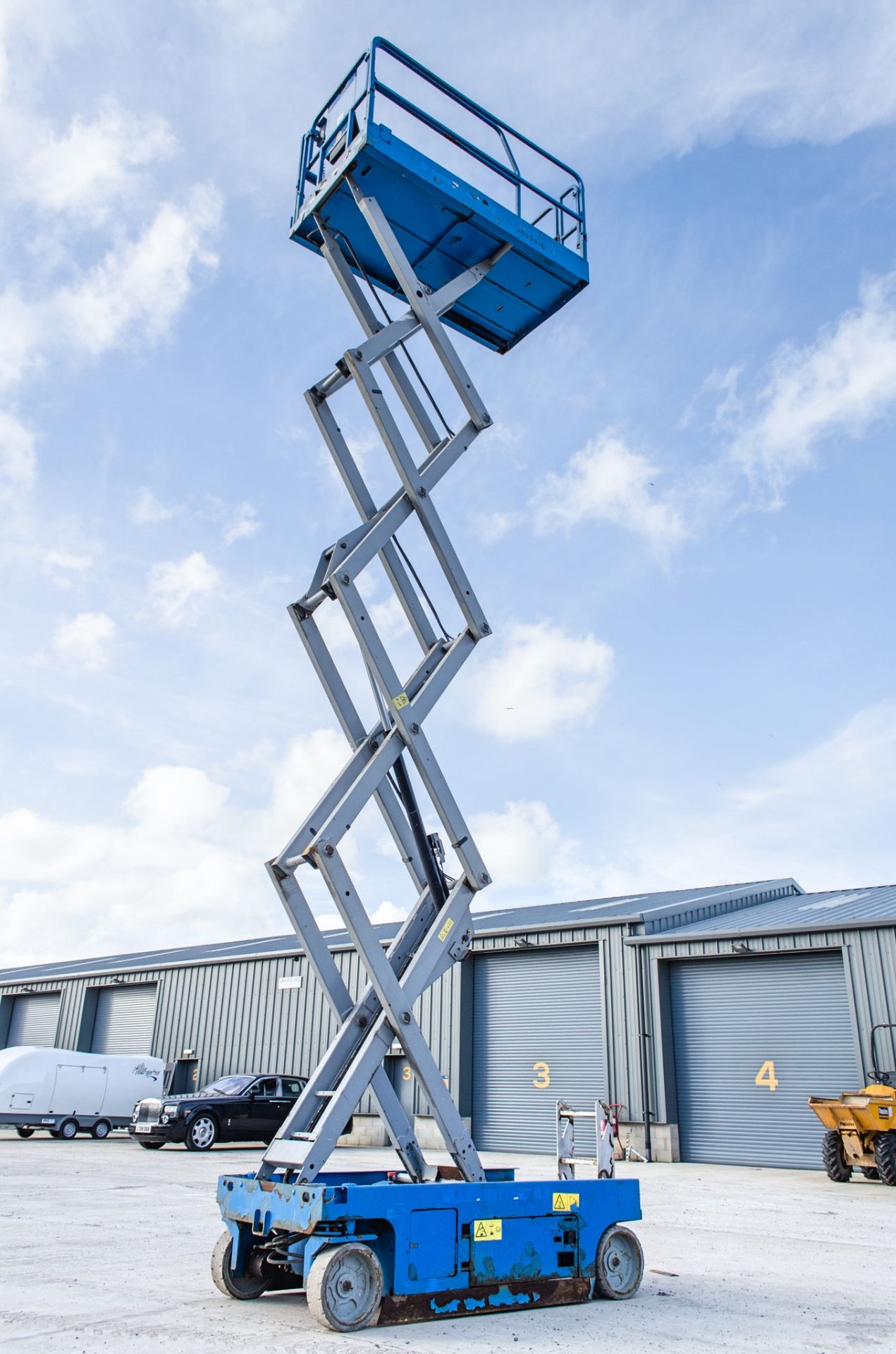 Genie GS2646 battery electric scissor lift access platform Year: 2014 S/N: 12248 Recorded Hours: 228 - Image 5 of 11