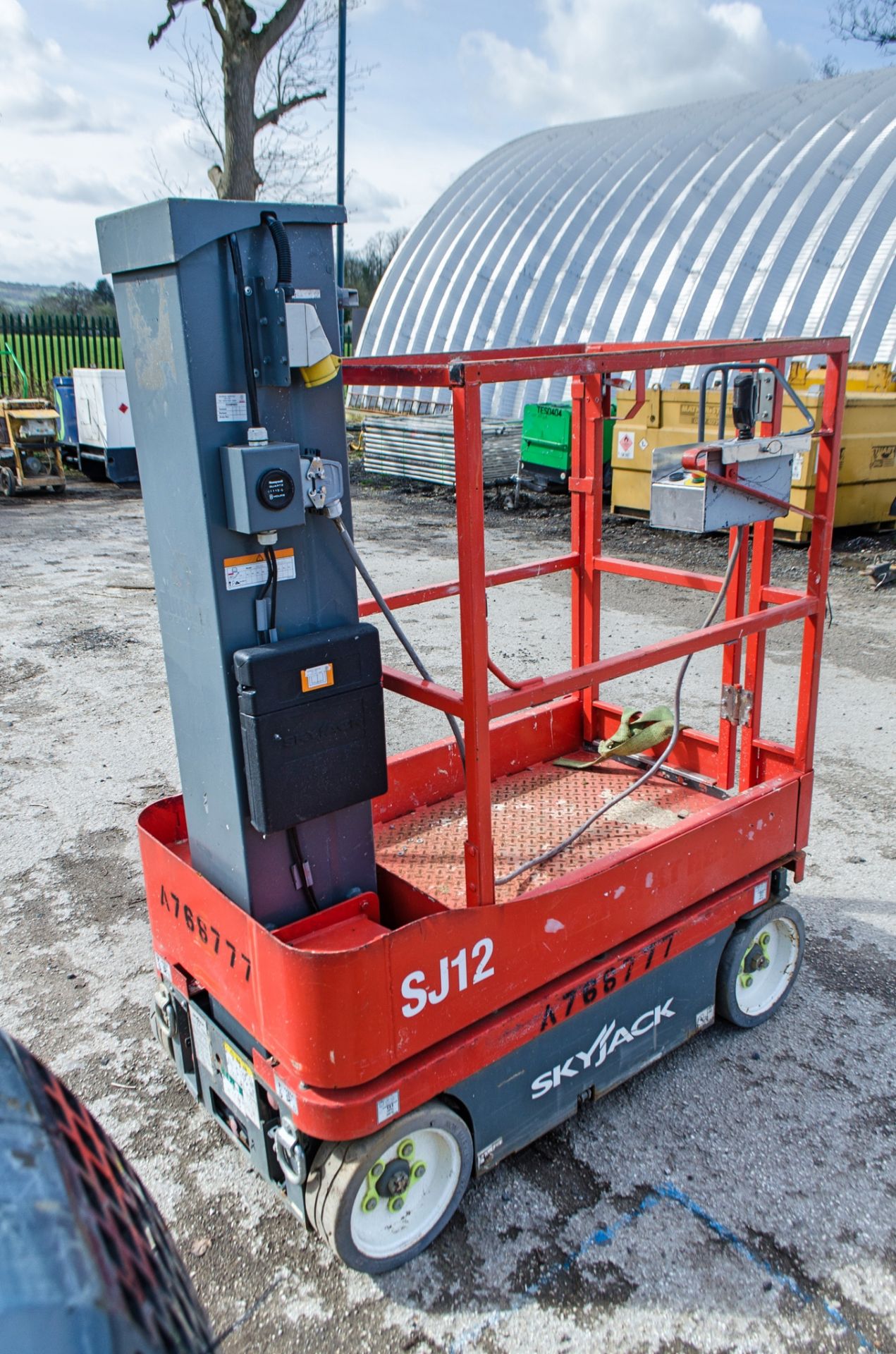 Skyjack SJ12 battery electric personnel lift Year: 2016 S/N: 14008349 A768777 - Image 3 of 6