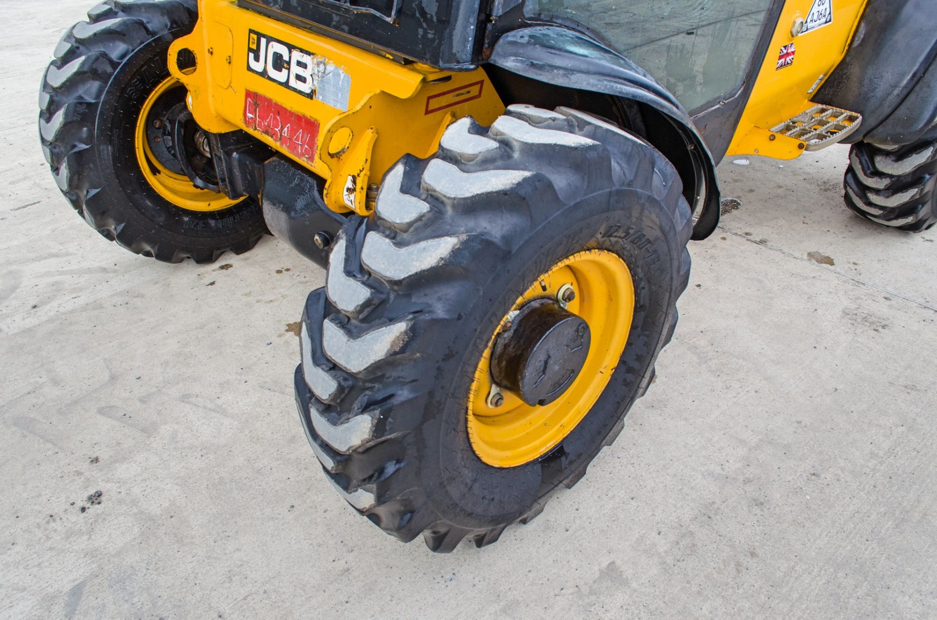 JCB 527-55 5.5 metre telescopic handler Year: 2014 S/N: 1419848 Recorded Hours: 2727 A643446 - Image 13 of 23