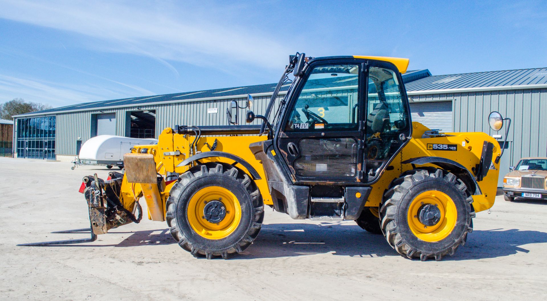 JCB 535-125 Hi-Viz 12.5 metre telescopic handler Year: 2017 S/N: 2567099 Recorded Hours: 5990 c/w - Image 5 of 22