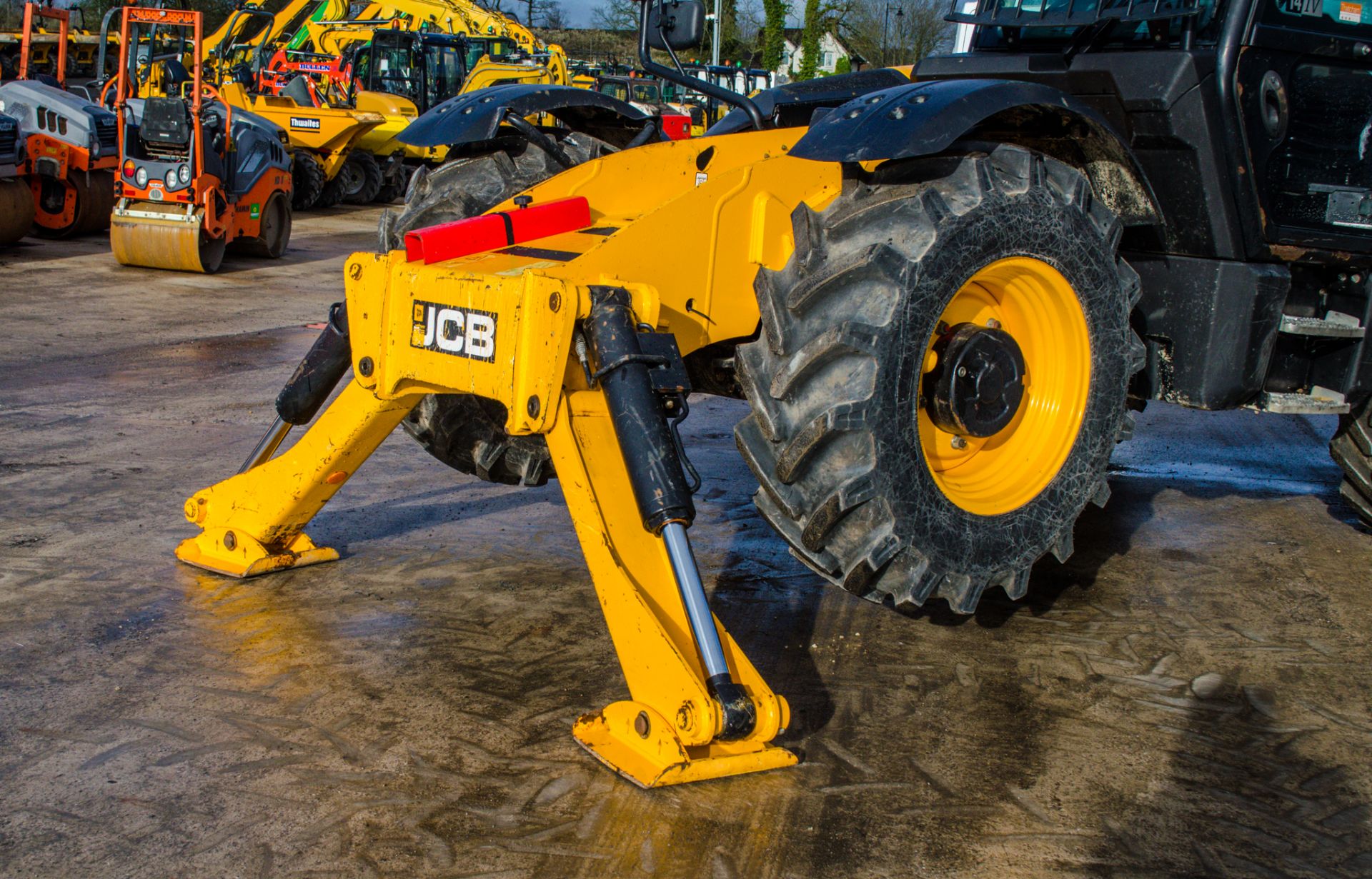 JCB 535-125 Hi-Viz 12.5 metre telescopic handler Year: 2018 S/N: 2727072 Recorded Hours: 3404 c/w - Image 14 of 26