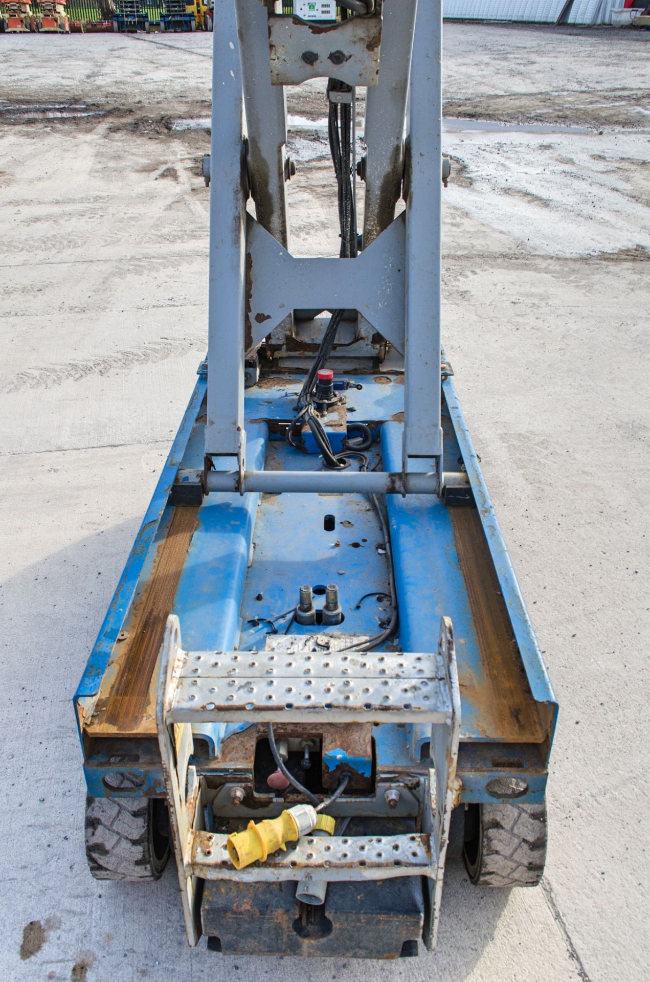 Genie GS1930 battery electric scissor lift access platform Year: 2015 S/N: 143456 Recorded Hours: - Image 7 of 10