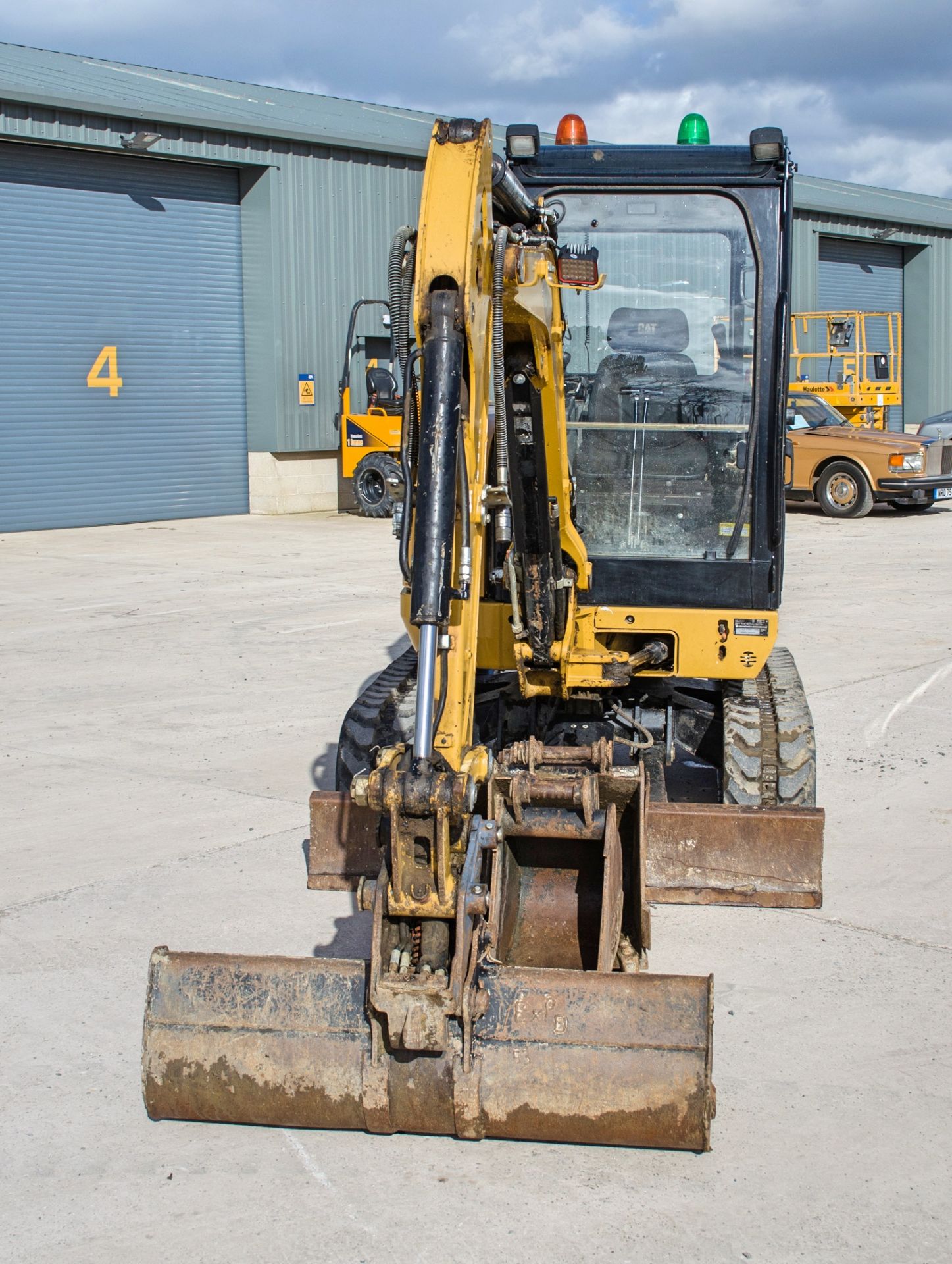 Caterpillar 302.7D CR 2.7 tonne rubber tracked mini excavator Year: 2018 S/N: LJL05220 Recorded - Image 5 of 23