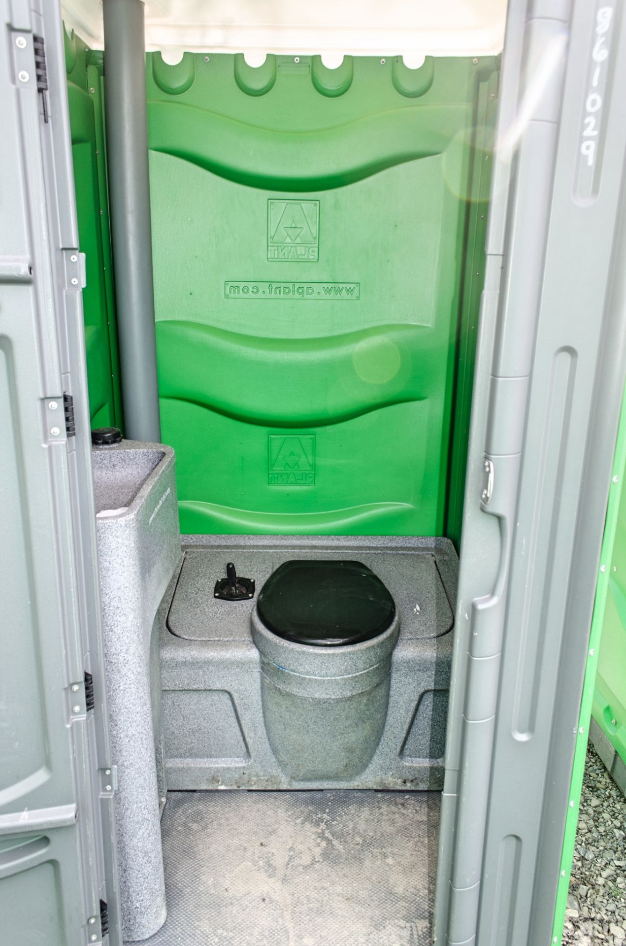 Plastic portable toilet unit A861029 - Image 3 of 3