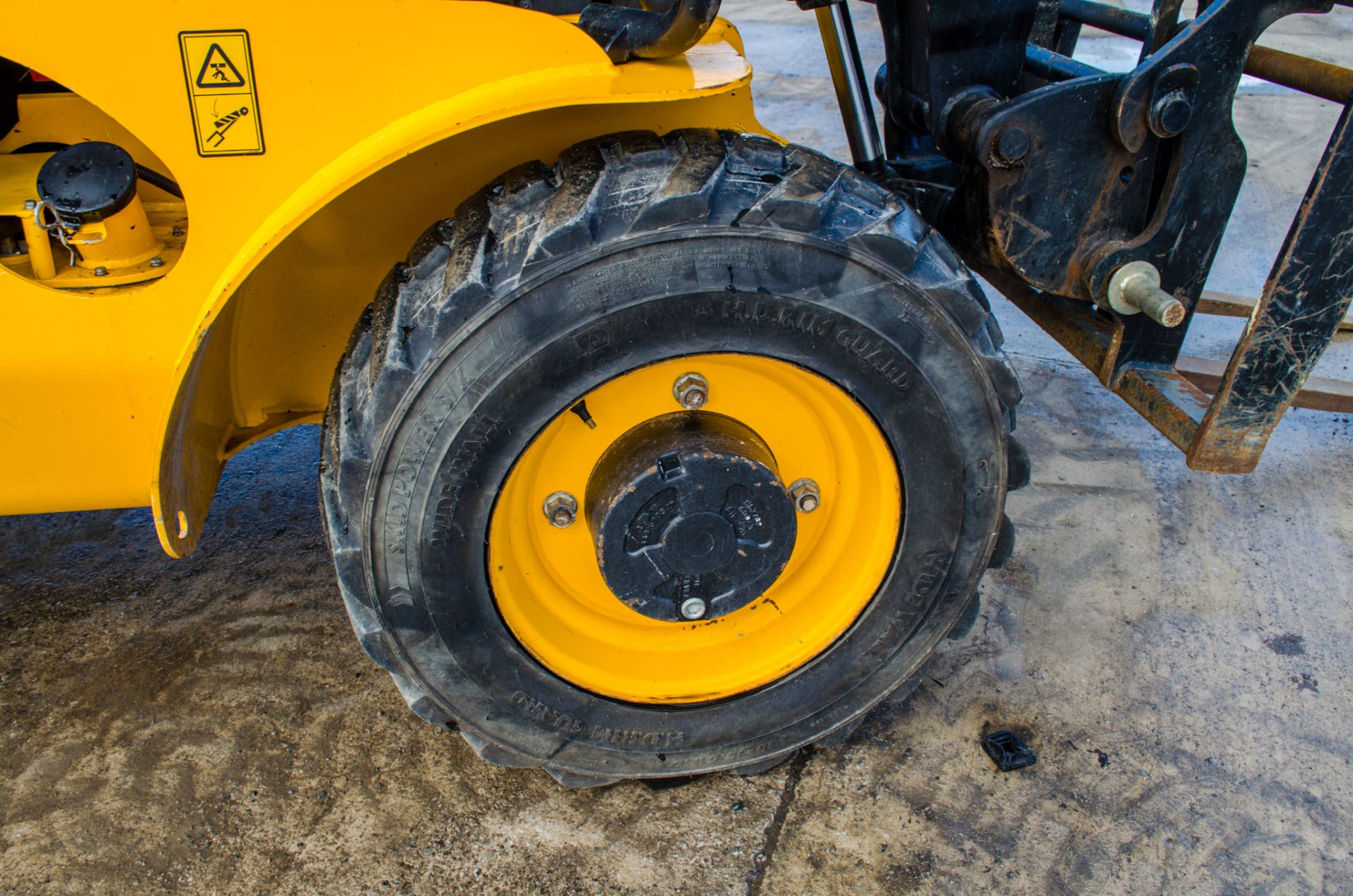 JCB 520-40 4 metre telescopic handler Year: 2018 S/N: 2709081 Recorded Hours: 2862 c/w air con - Image 12 of 18