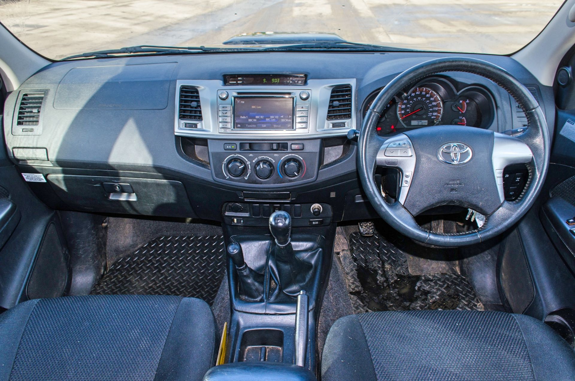 Toyota Hi-Lux Icon D-4D 4x4 manual pick up Registration Number: SL14 KVC Date of Registration: 30/ - Image 23 of 32
