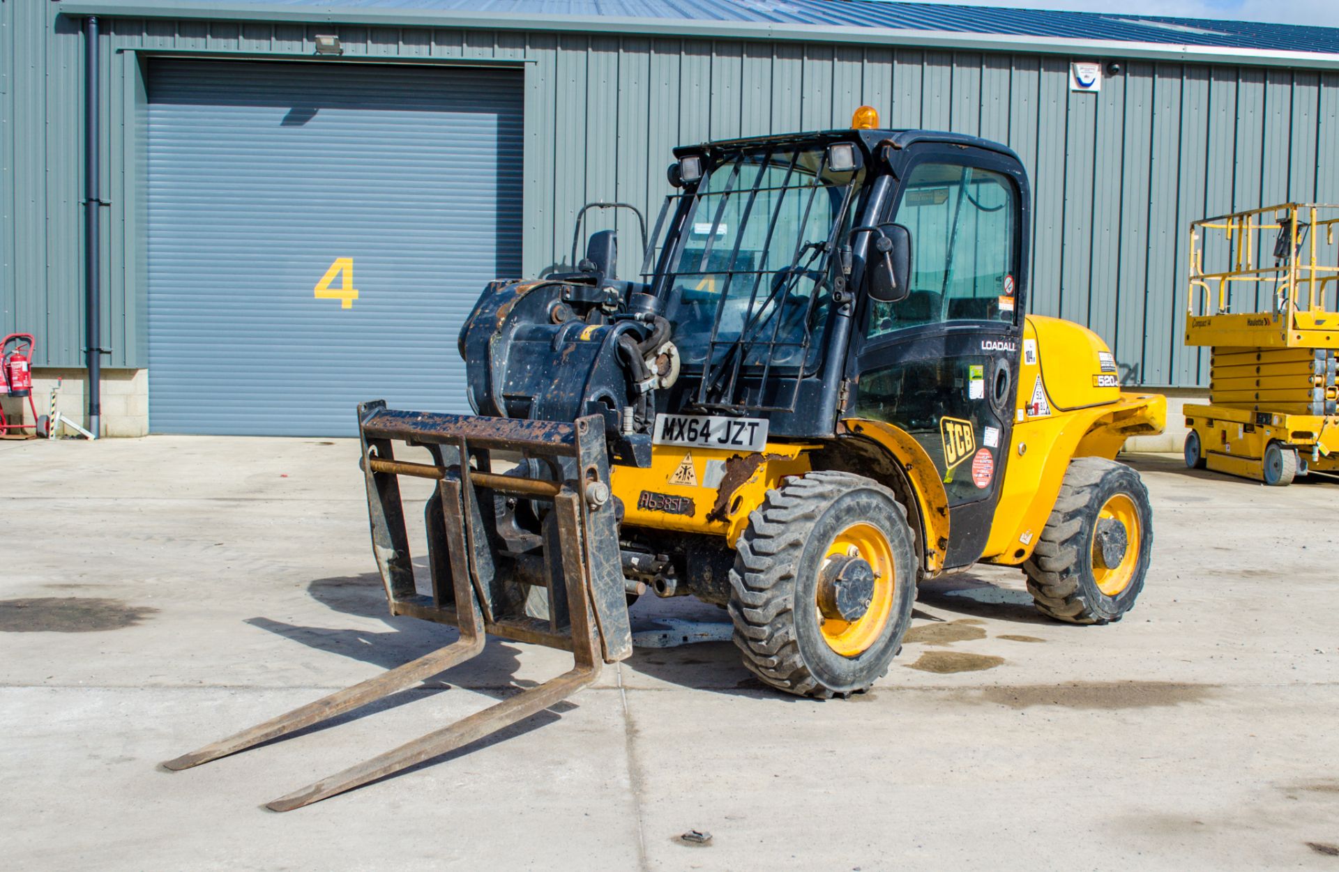 JCB 520-40 4 metre telescopic handler Year: 2014 S/N: 2314276 Recorded Hours: 2516 A638517