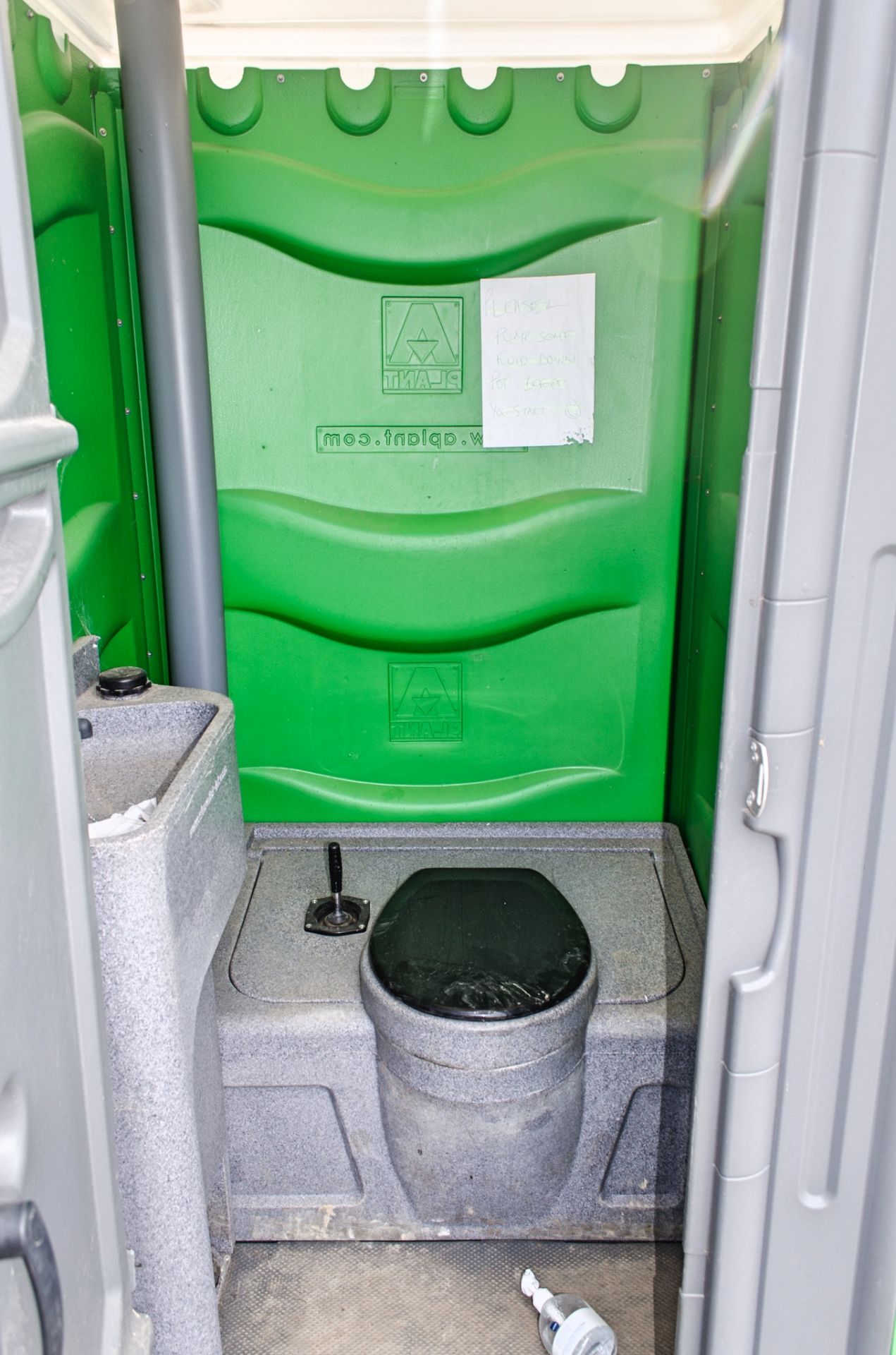 Plastic portable toilet unit A861014 - Image 3 of 3