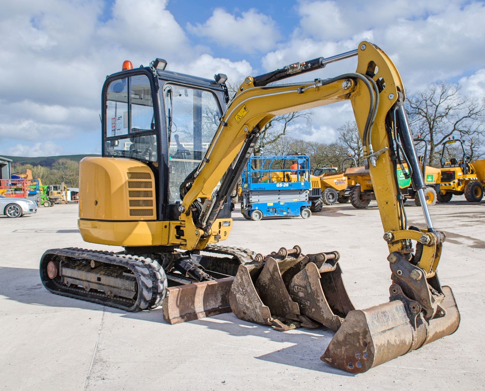 Caterpillar 302.7D CR 2.7 tonne rubber tracked mini excavator Year: 2018 S/N: LJL05220 Recorded - Image 2 of 23