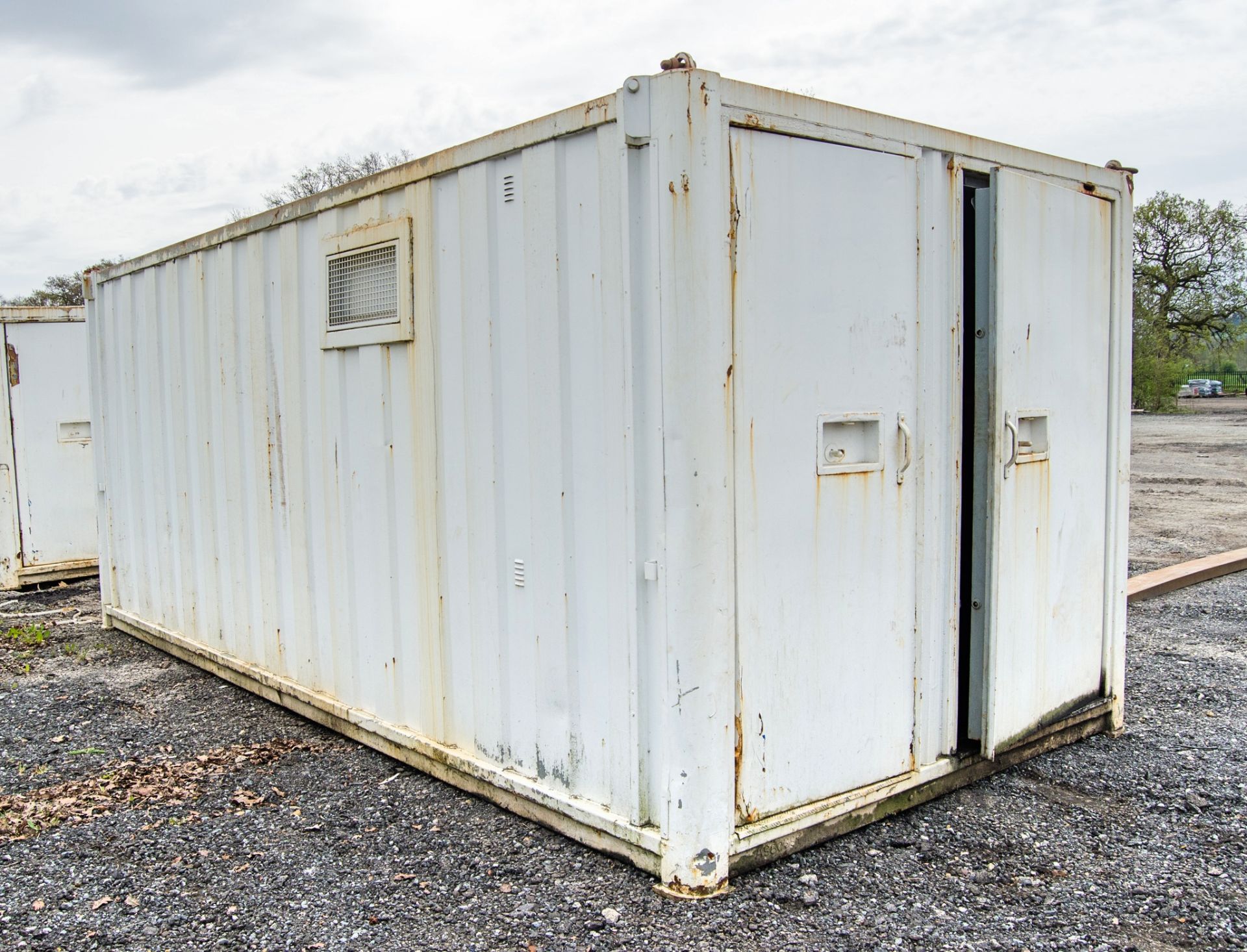 21 ft x 9 ft steel anti-vandal welfare site unit Comprising of: canteen area, drying room, - Image 3 of 11