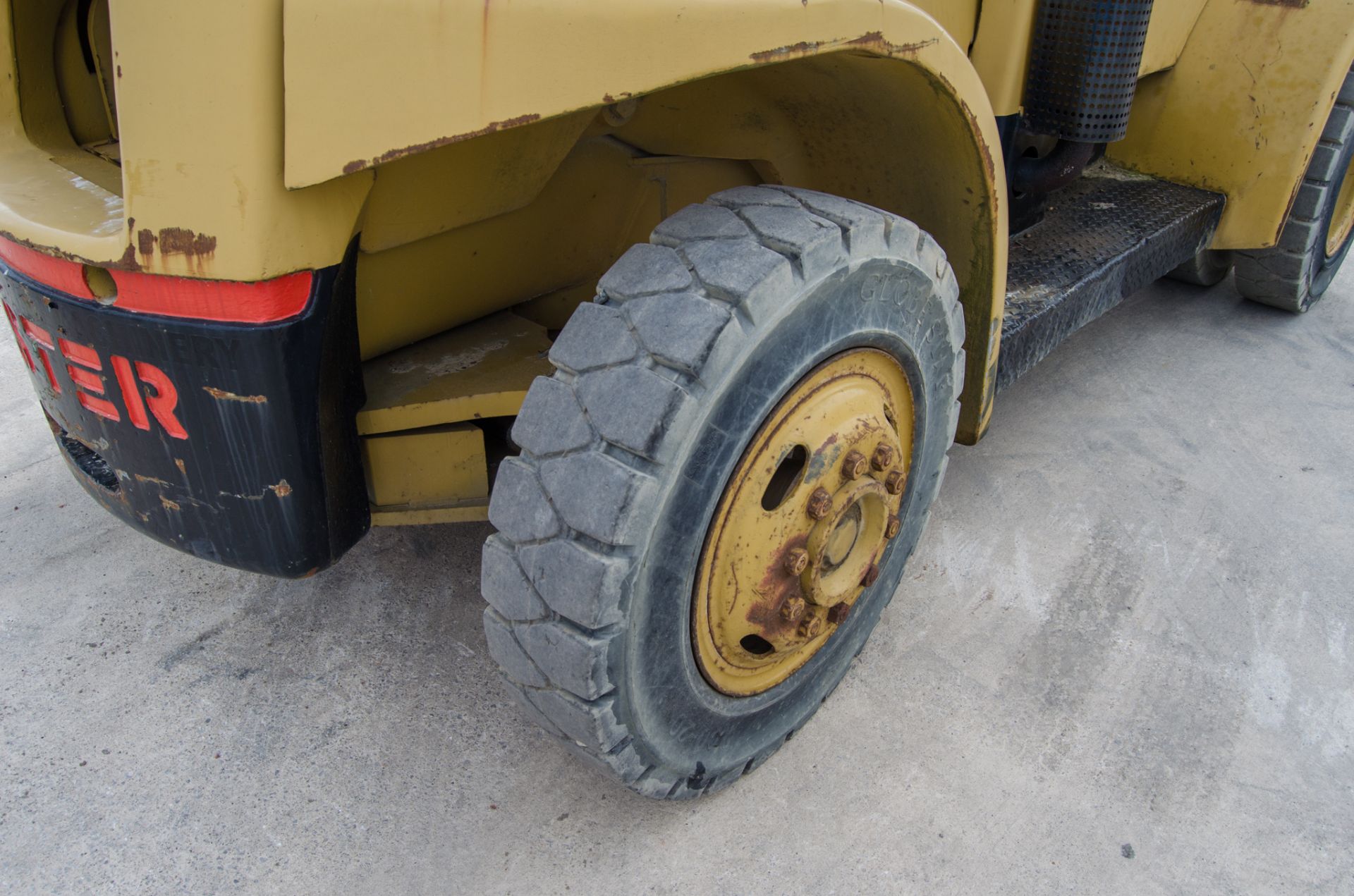 Hyster 10 tonne diesel driven fork lift truck S/N: C7E 1572H Recorded Hours: 1574 ** Engine blue - Image 12 of 19