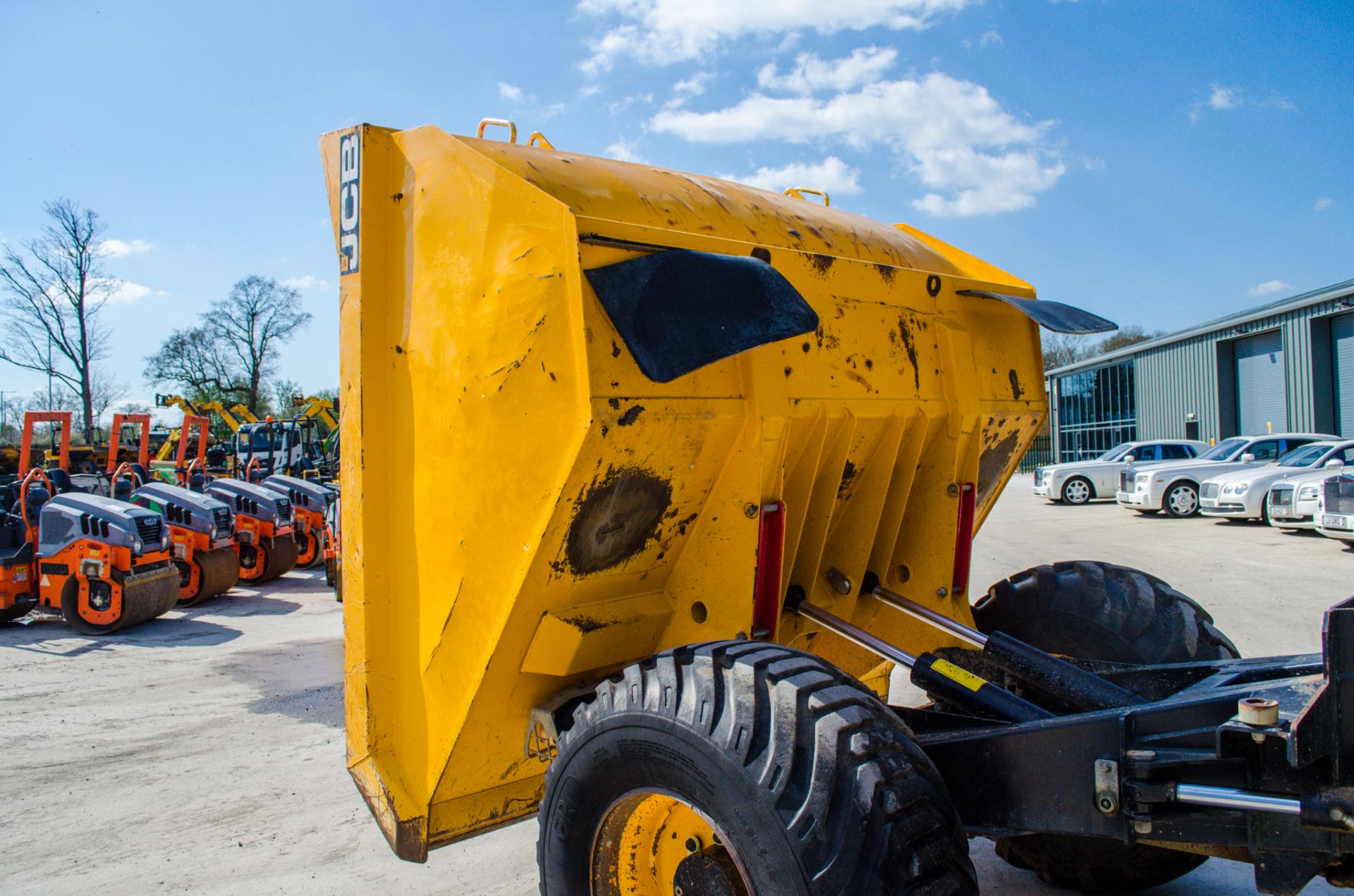 JCB 9TFT 9 tonne straight skip dumper Year: 2015 S/N: FFRM7442 Recorded Hours: 1616 c/w V5 A667157 - Image 15 of 23