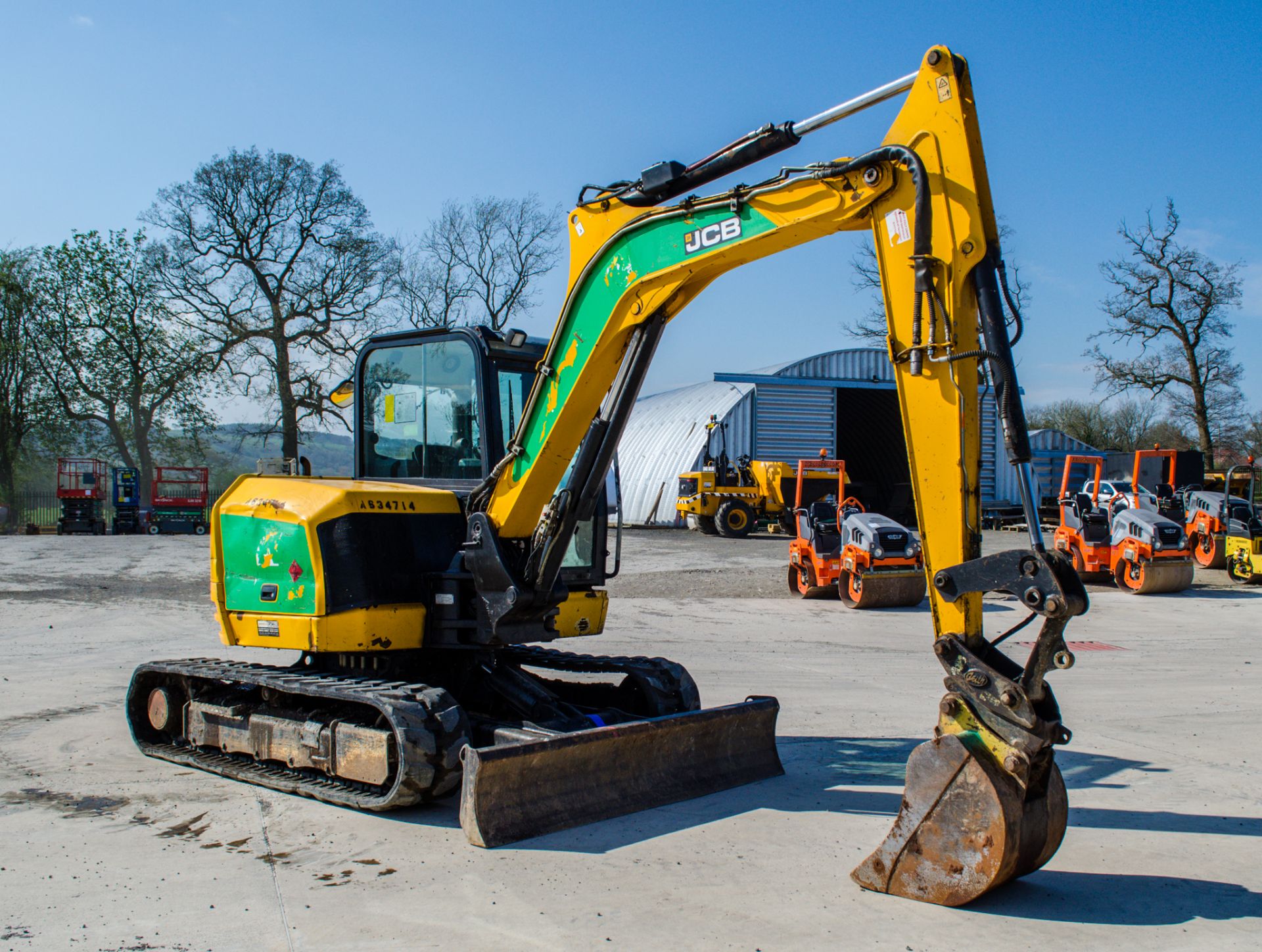 JCB 85Z-1 8.5 tonne rubber tracked midi excavator Year: 2014 S/N: 2248795 Recorded Hours: 5006 - Image 2 of 23