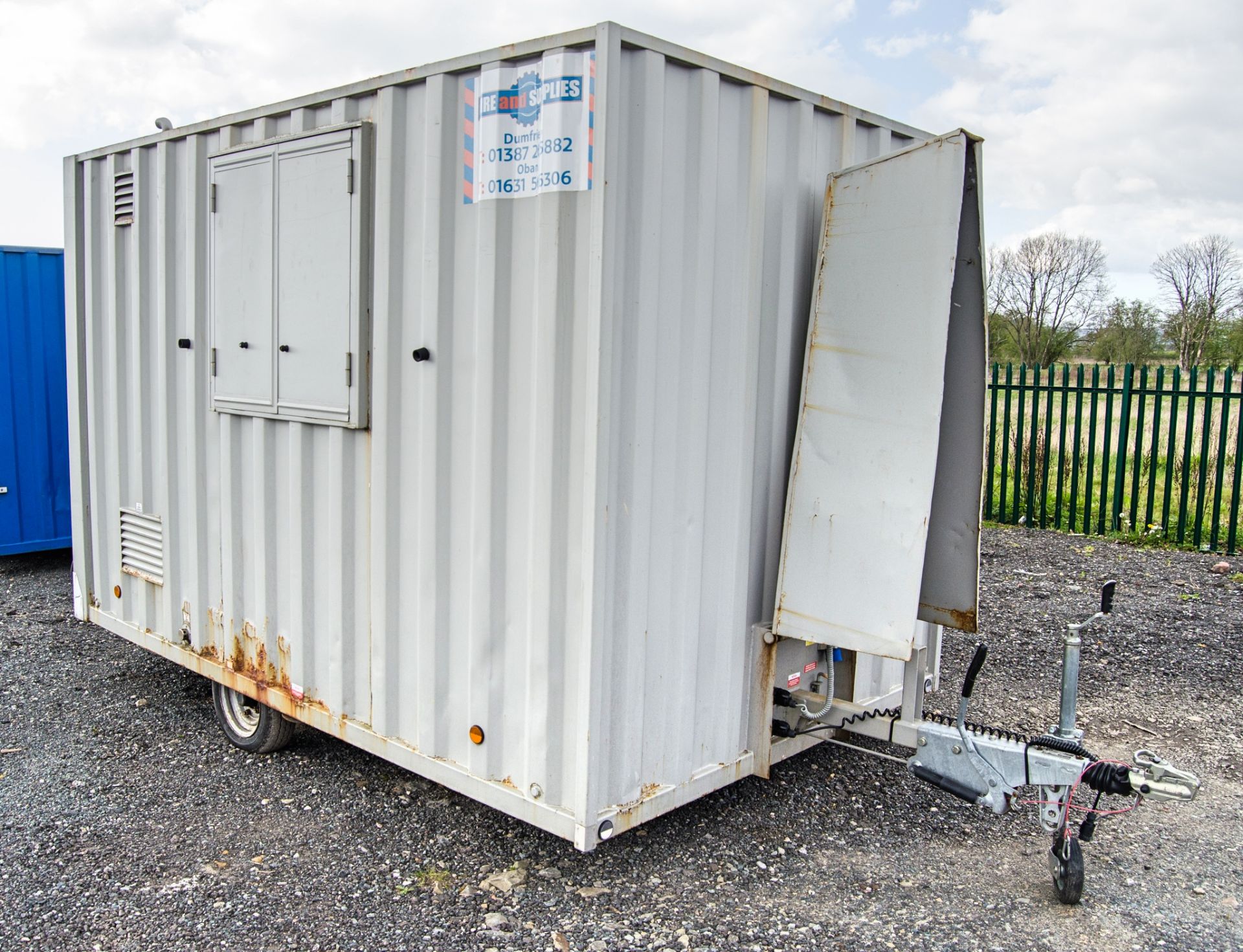 Boss Cabins 12ft x 8ft mobile welfare site unit Comprising of: Canteen area, toilet & generator room - Image 2 of 11