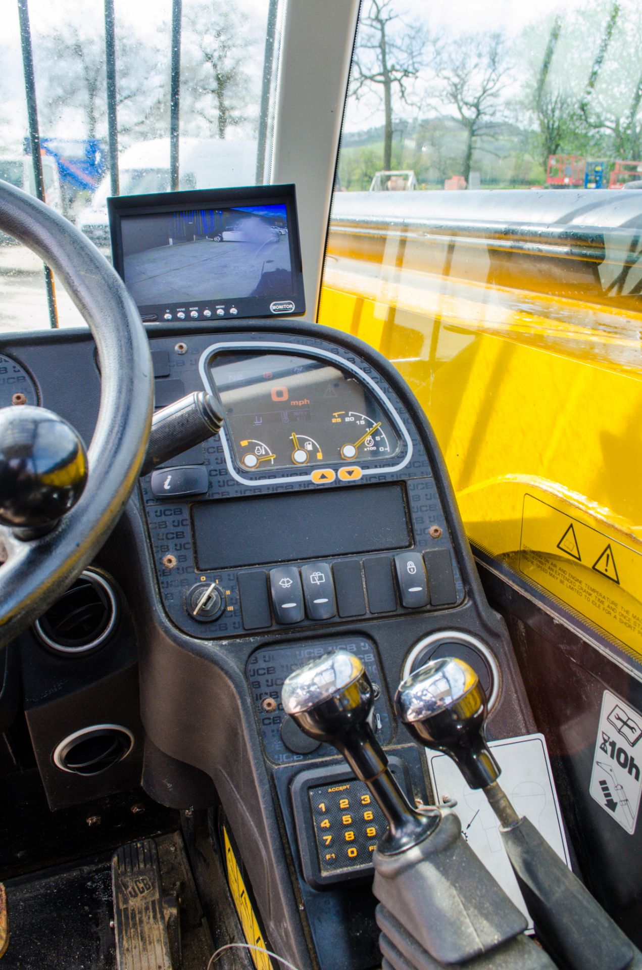 JCB 533-105 10.5 metre telescopic handler  Year: 2017 S/N: 2567198 Recorded Hours: 2072 c/w camera - Image 24 of 27