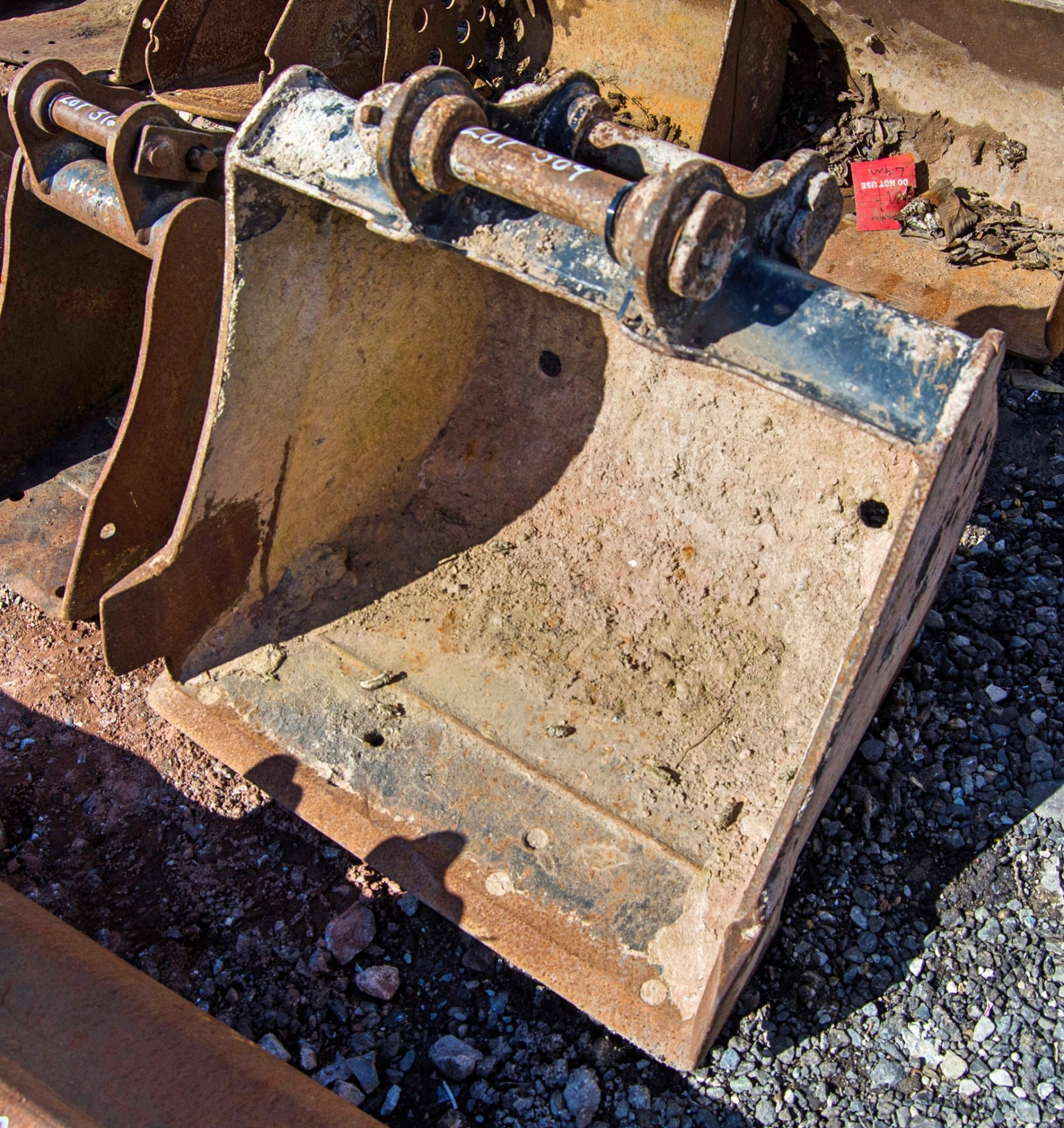 2ft digging bucket