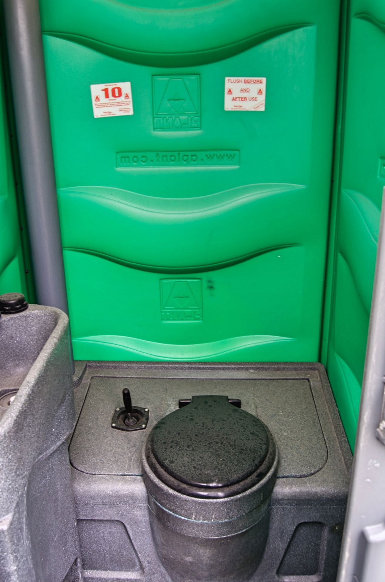 Plastic portable toilet unit A439064 - Image 3 of 3