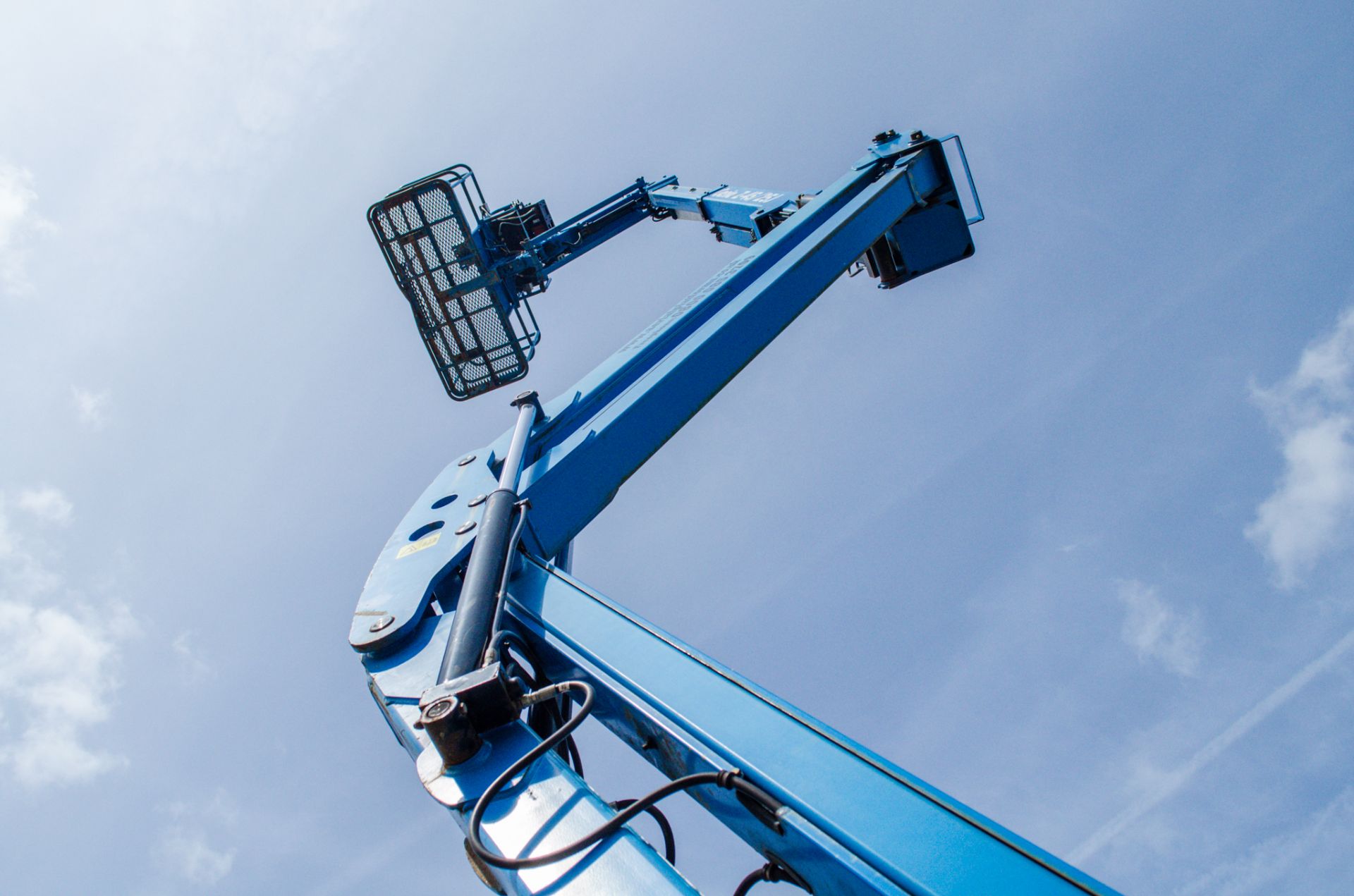 Genie Z-45-125J diesel driven articulated boom access platform Year: 2016 S/N: 16M-5566 Recorded - Image 10 of 20