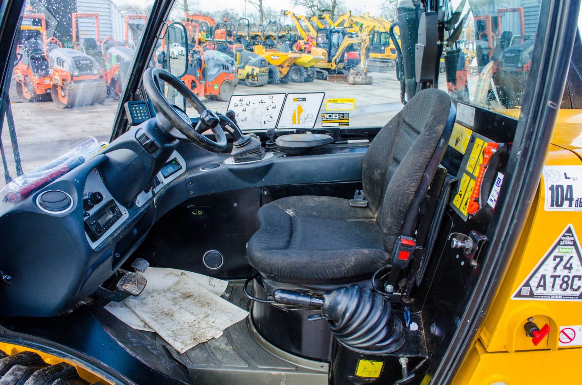 JCB 520-40 4 metre telescopic handler Year: 2018 S/N: 2709081 Recorded Hours: 2862 c/w air con - Image 15 of 18