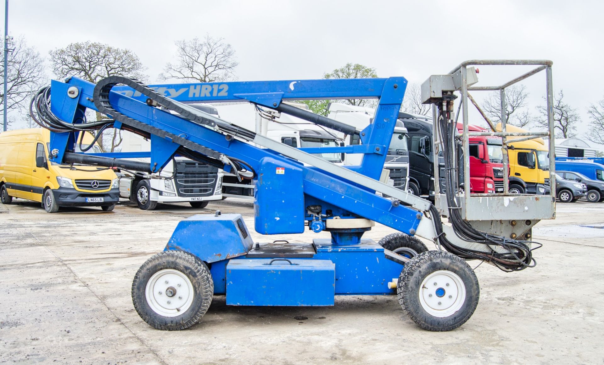 Nifty HR12 diesel/battery electric articulated boom access platform Year: 2011 S/N: 1220892 HYP175 - Image 8 of 13