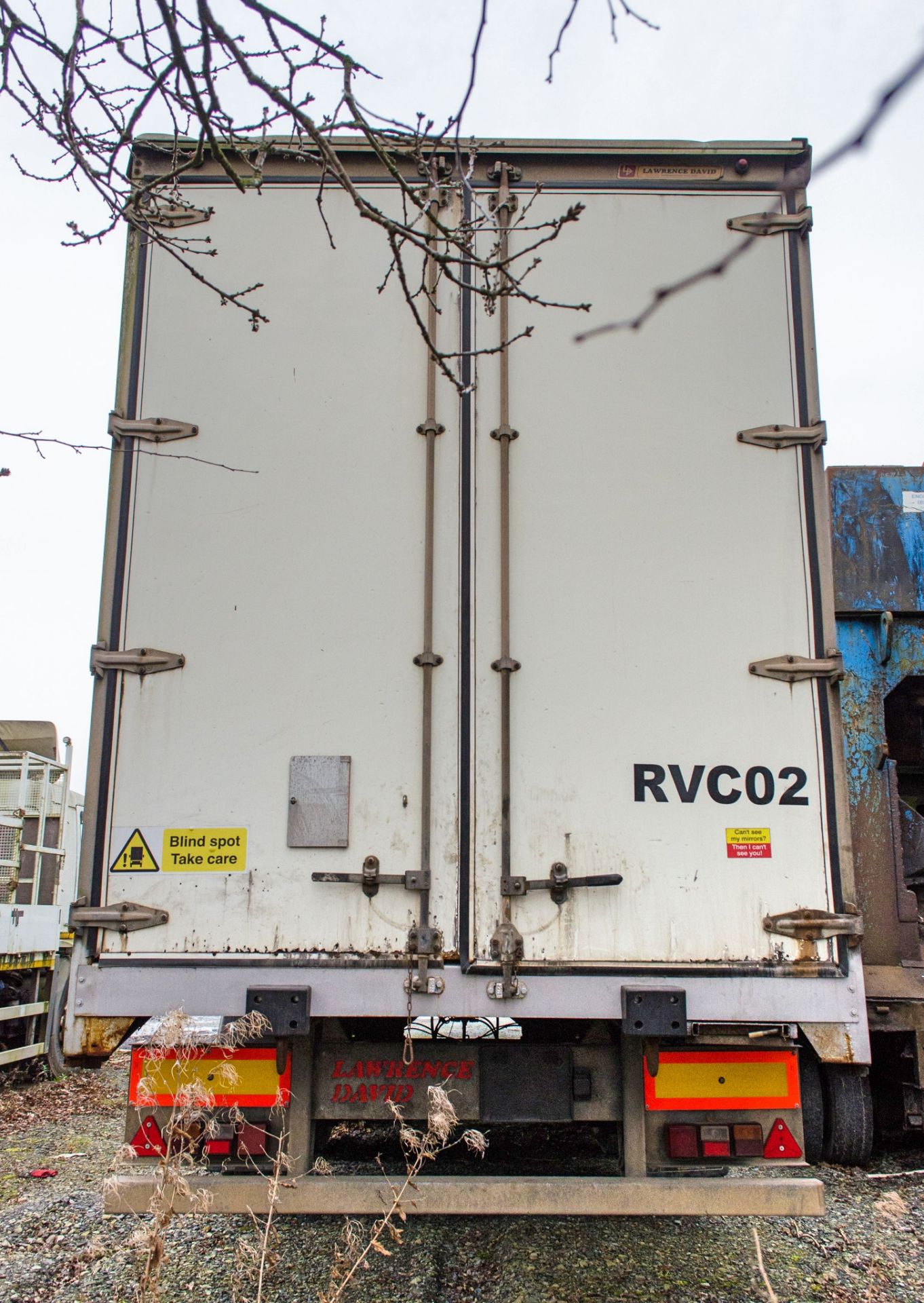 SDC 13.6 metre tri-axle curtain side trailer Year: 2003 Reg Ident: C131442 MOT: Expired - Image 6 of 12