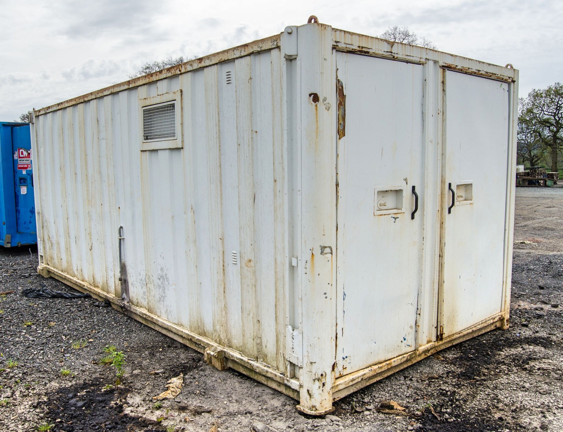 21 ft x 9 ft steel anti-vandal welfare site unit Comprising of: canteen area, drying room, - Image 3 of 11