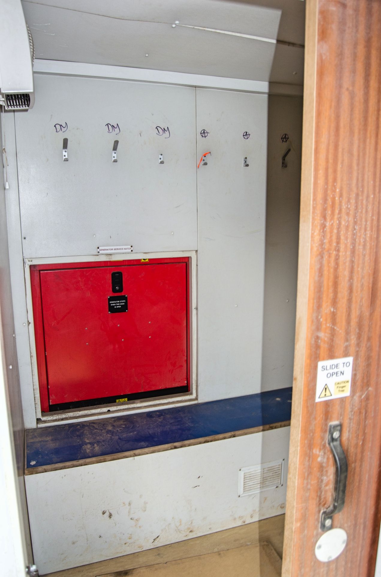 21 ft x 9 ft steel anti-vandal welfare site unit Comprising of: canteen area, drying room, - Image 7 of 11