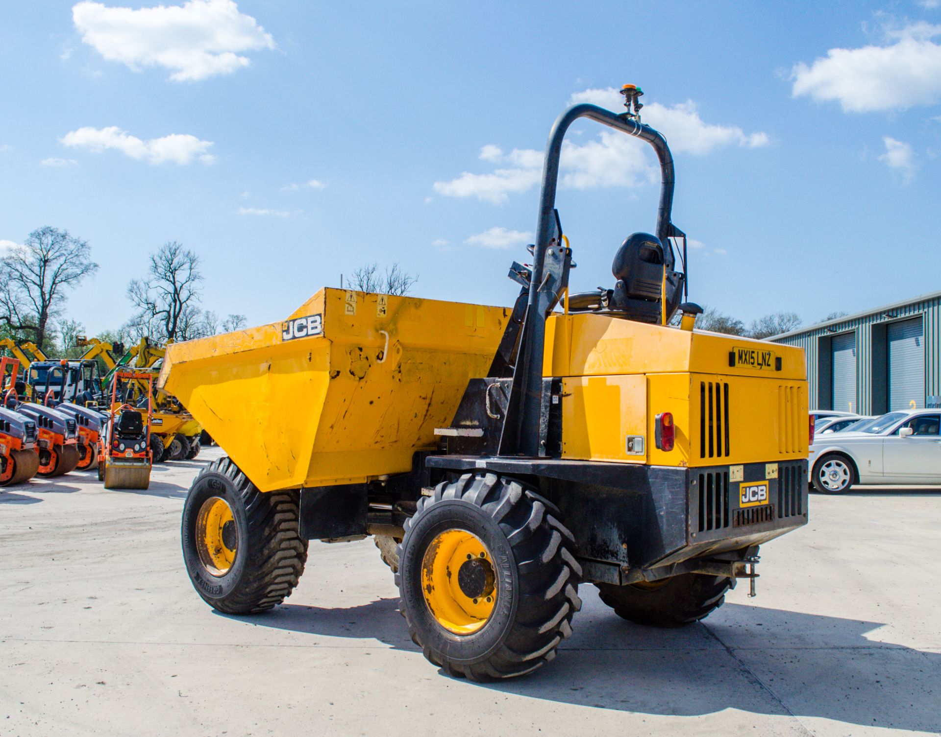 JCB 9TFT 9 tonne straight skip dumper Year: 2015 S/N: FFRM7442 Recorded Hours: 1616 c/w V5 A667157 - Image 3 of 23